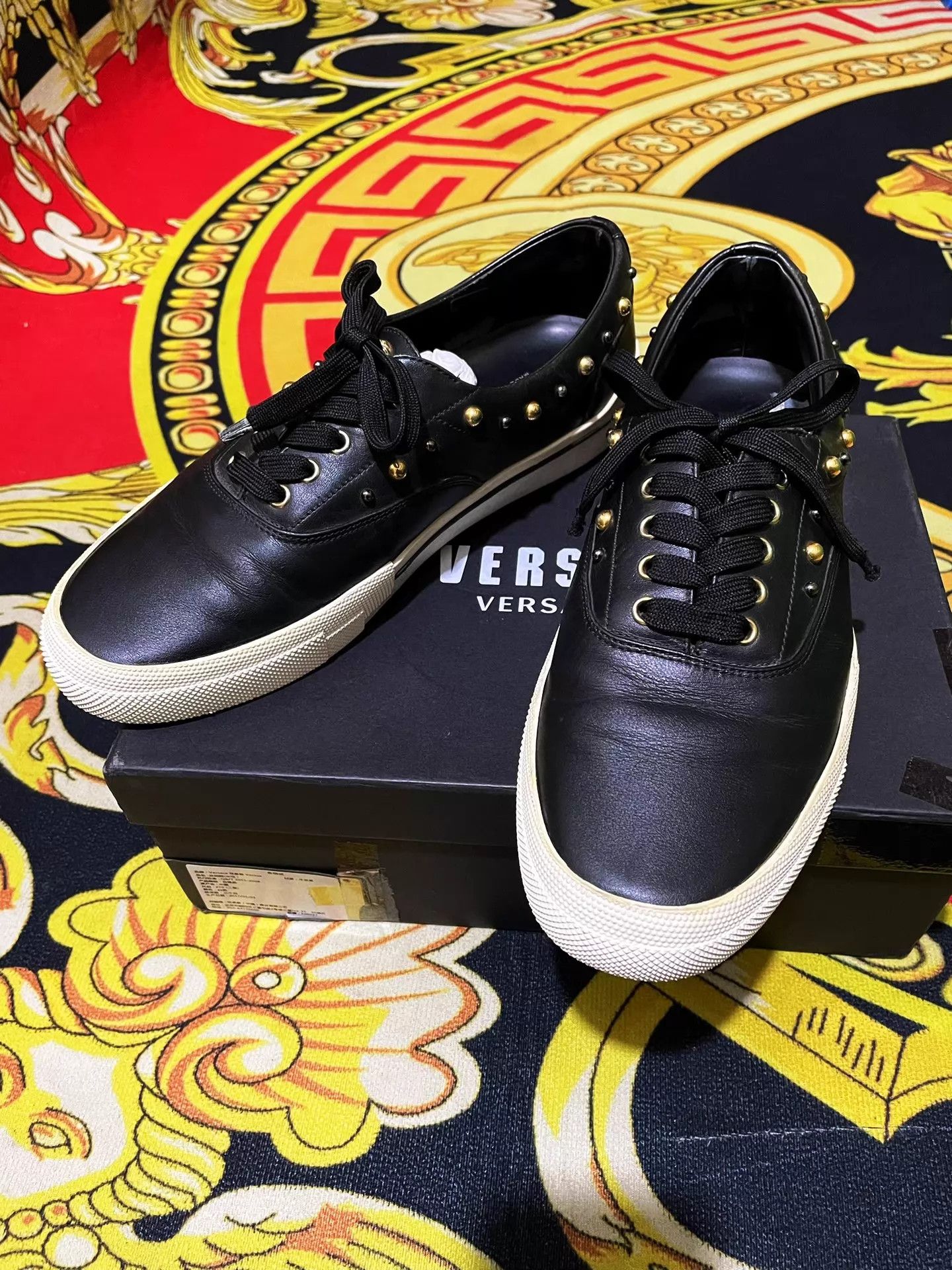 Versace Versace Greca Calfskin Round Toe Rivet Hardware Sneakers Size US 10 / EU 43 - 1 Thumbnail