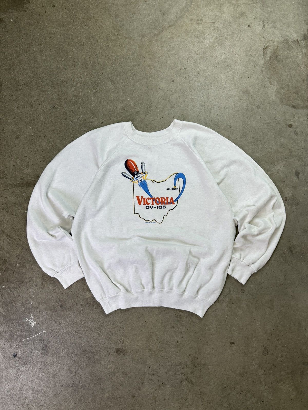 Vintage vintage 80s victoria spaceship canada crewneck large Size US L / EU 52-54 / 3 - 1 Thumbnail