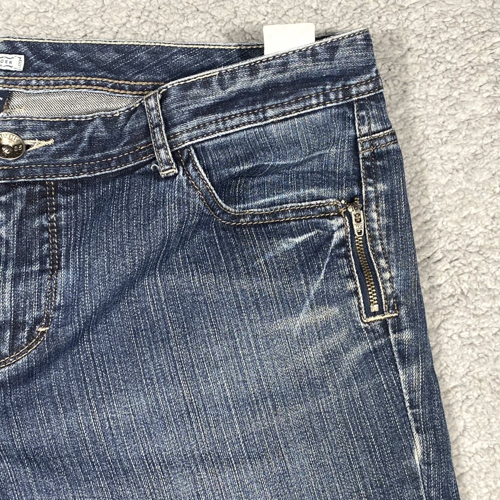 Tommy Hilfiger Tommy Hilfiger Women's Jeans Boot Cut Denim Size 14R Medium Wash 32x31 EUC Size 36" / US 14 / IT 50 - 3 Thumbnail
