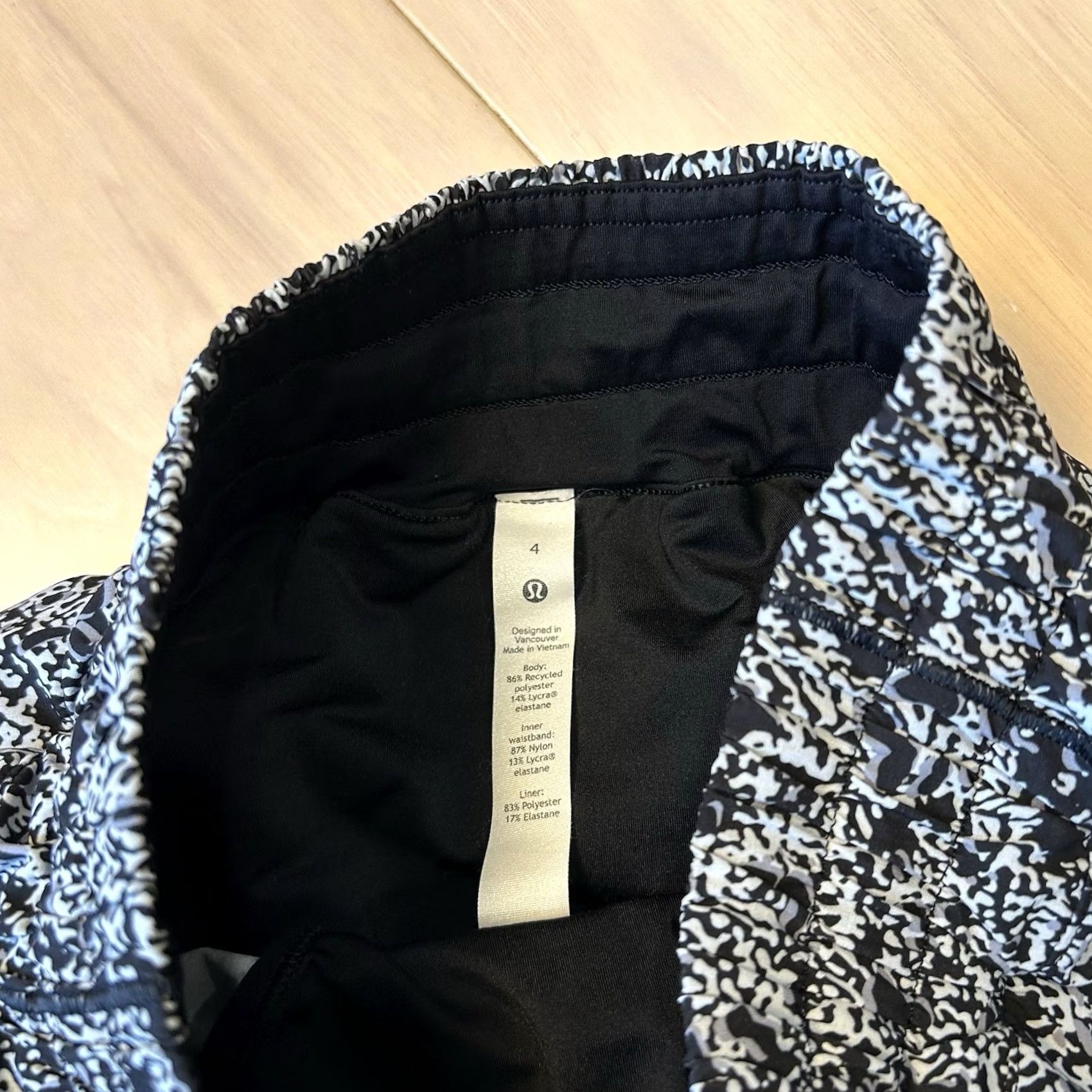 Lululemon Lululemon Track That Mid-Rise Lined Short 5" Inseam Womens 4 Size 27" / US 4 / IT 40 - 5 Thumbnail