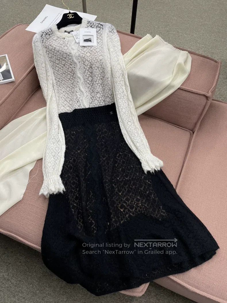 Chanel Chanel 23K black and white stitching alpaca hair hollow dr Size S / US 4 / IT 40 - 1 Thumbnail
