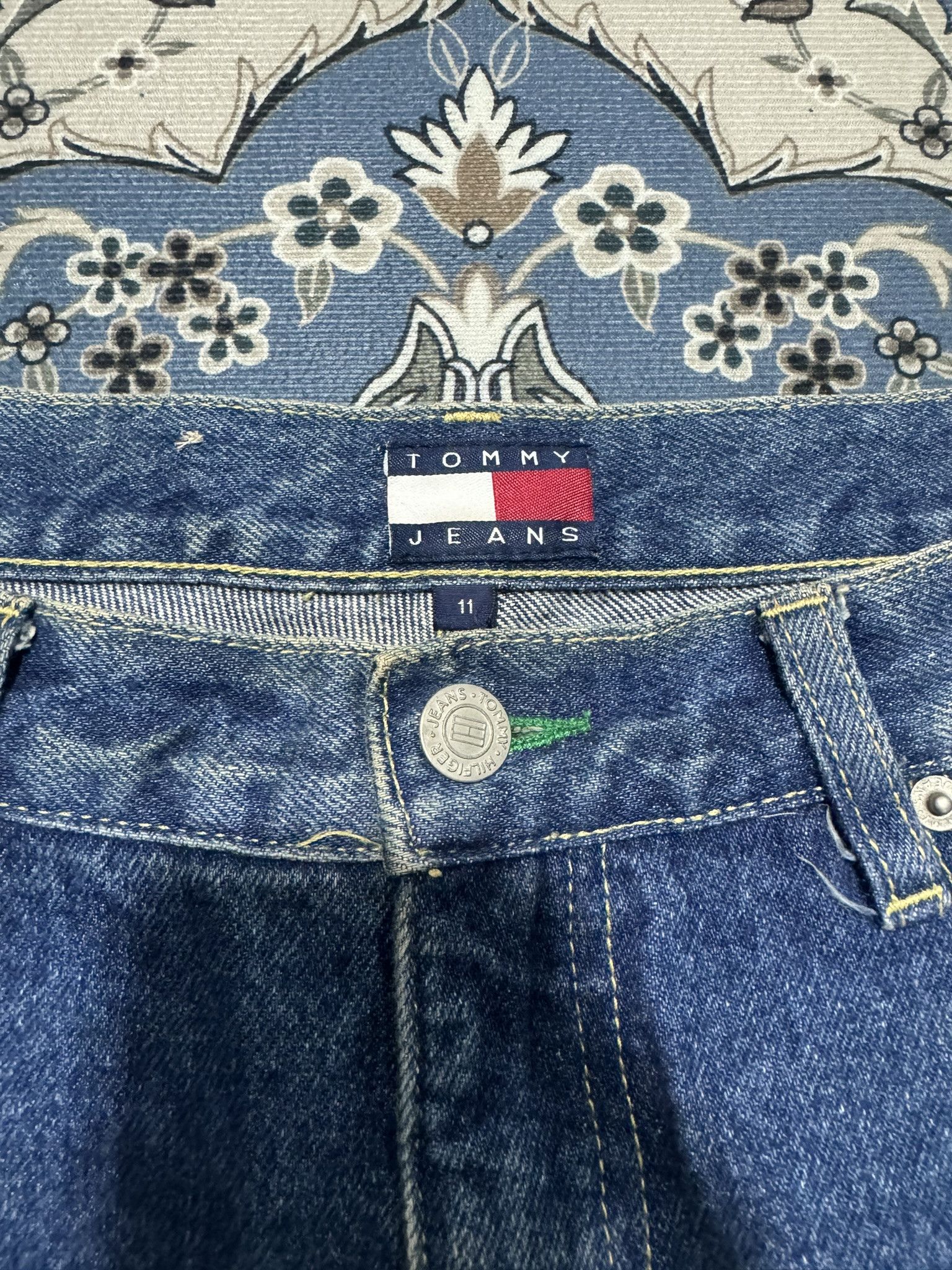 Tommy Hilfiger × Vintage Vintage 90 Tommy Hilfiger Side Tape Hip Hop Skateboard Jeans Size US 32 / EU 48 - 5 Thumbnail