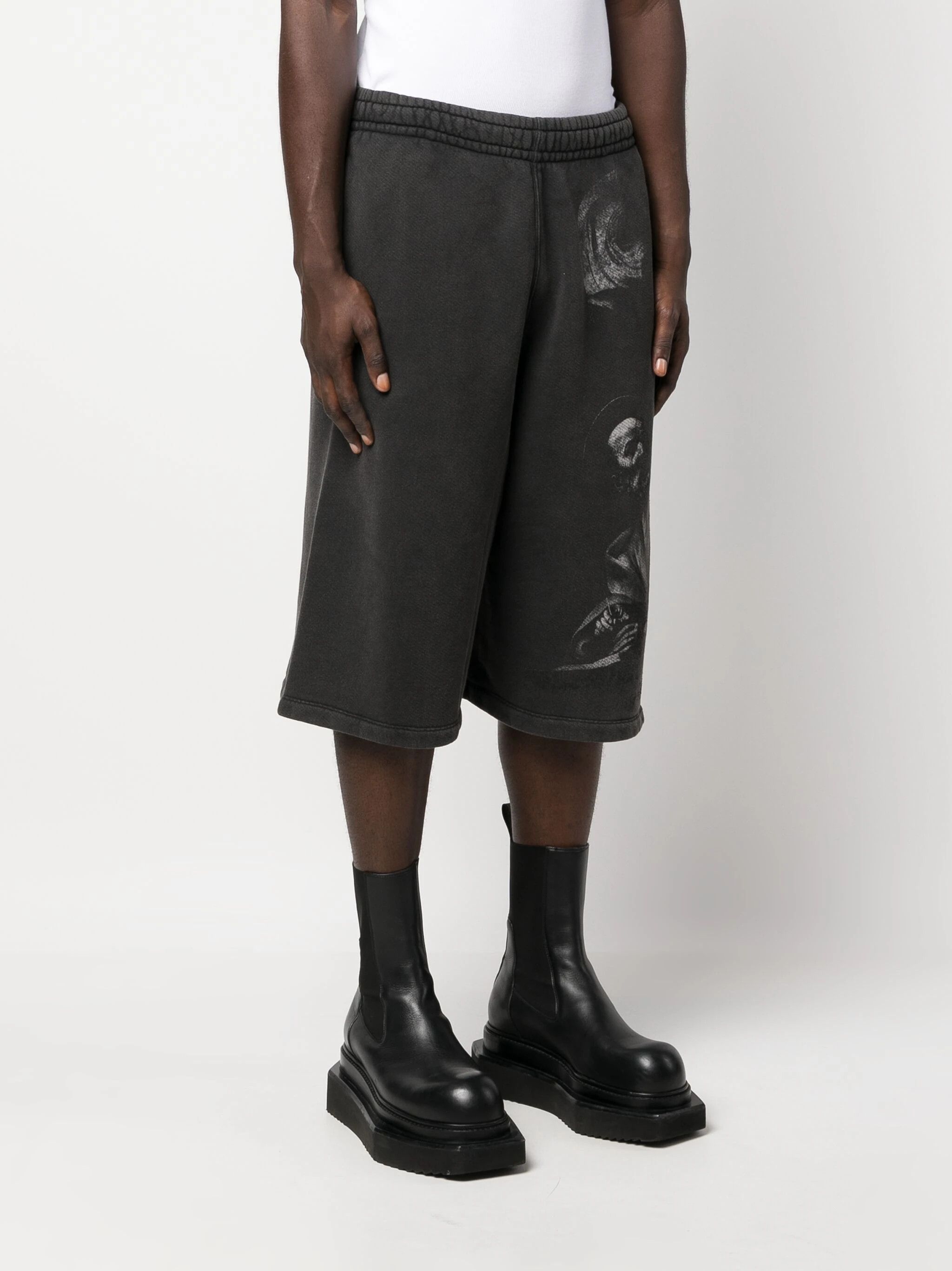 Off-White o1in1s1024 Q:1 / Bw S.Matthew Over Sweatshorts in Black Size US 34 / EU 50 - 4 Thumbnail