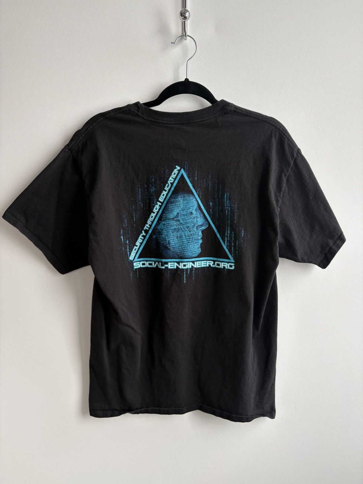 Vintage Vintage Streetwear Y2K Human Hacker Futuristic Hanes T-shirt Size US L / EU 52-54 / 3 - 7 Thumbnail
