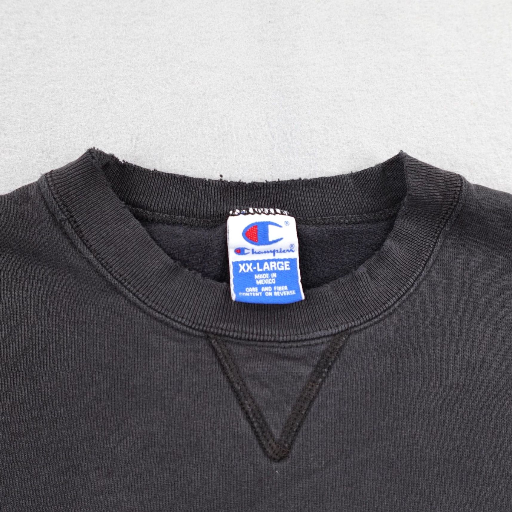 Champion Vintage Champion Sweatshirt Mens 2XL Black Crewneck Pullover Sweater Warmup 90s Size US XXL / EU 58 / 5 - 2 Thumbnail