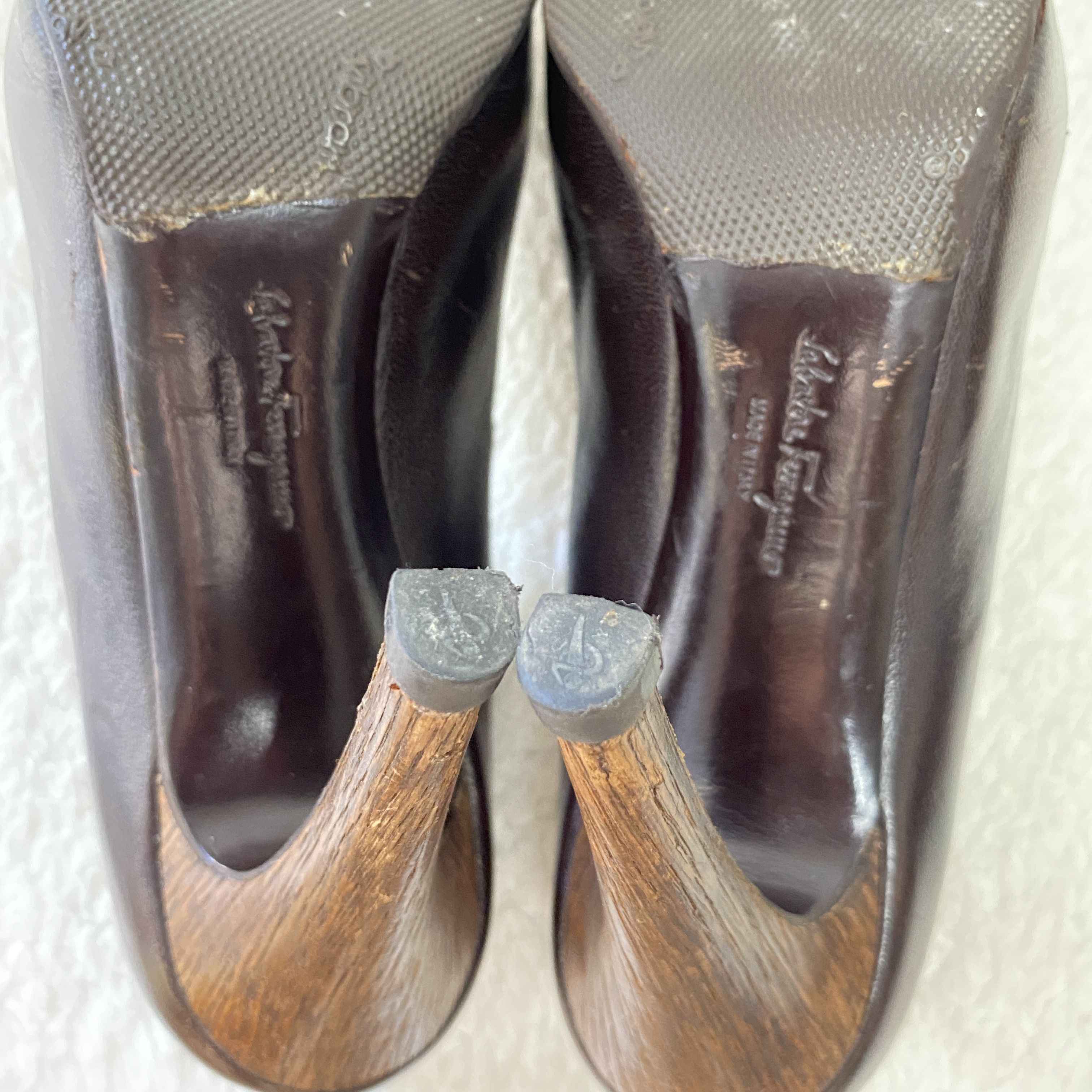 Salvatore Ferragamo Vintage Salvatore Ferragamo Brown Leather Wooden Heel Pumps Size US 6.5 / IT 36.5 - 11 Thumbnail