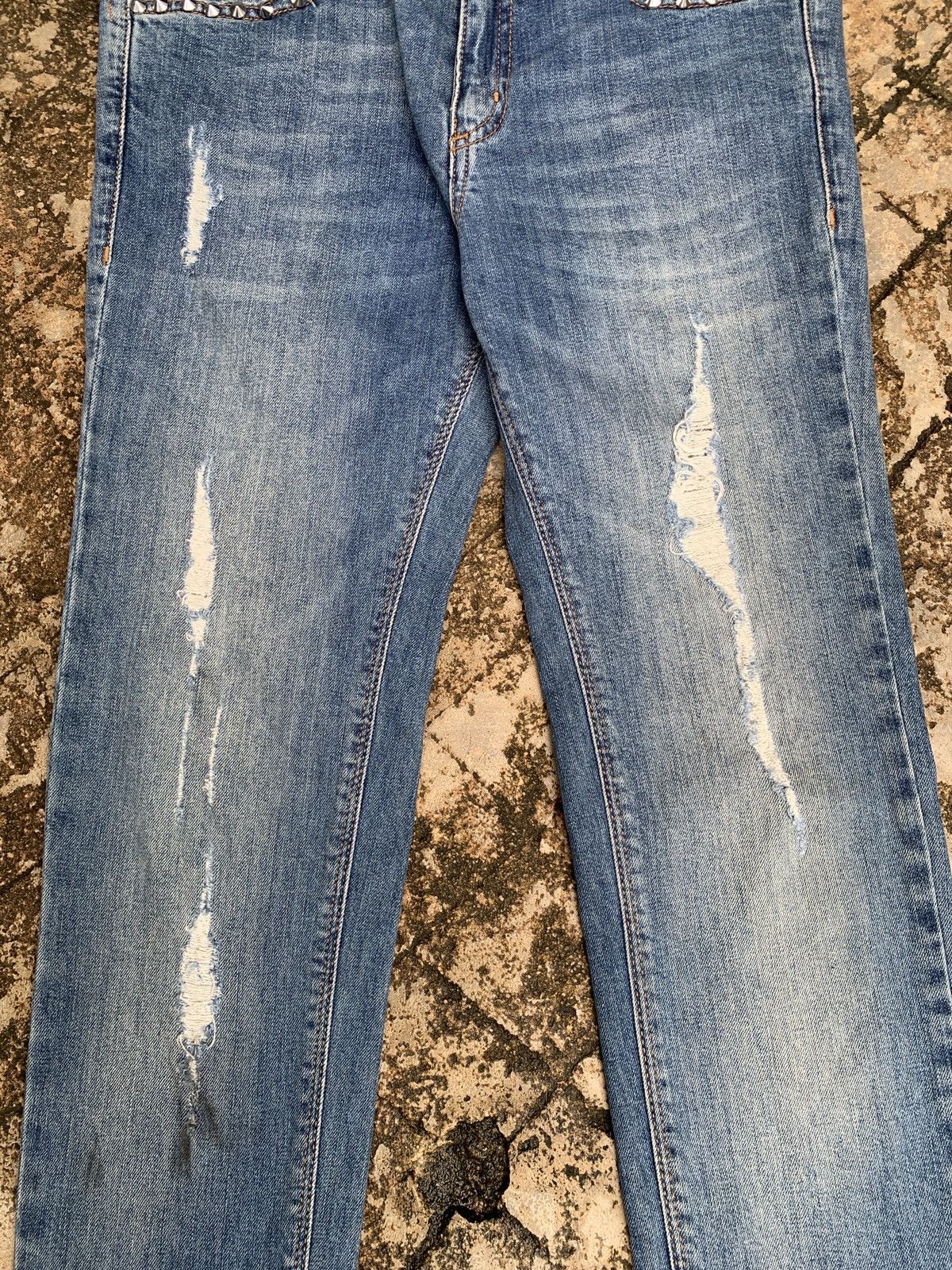 If Six Was Nine × Japanese Brand × Zadig & Voltaire Zadig & Voltaire Studded Disstressed Stretchy Jeans Pants Size 30" / US 8 / IT 44 - 5 Thumbnail
