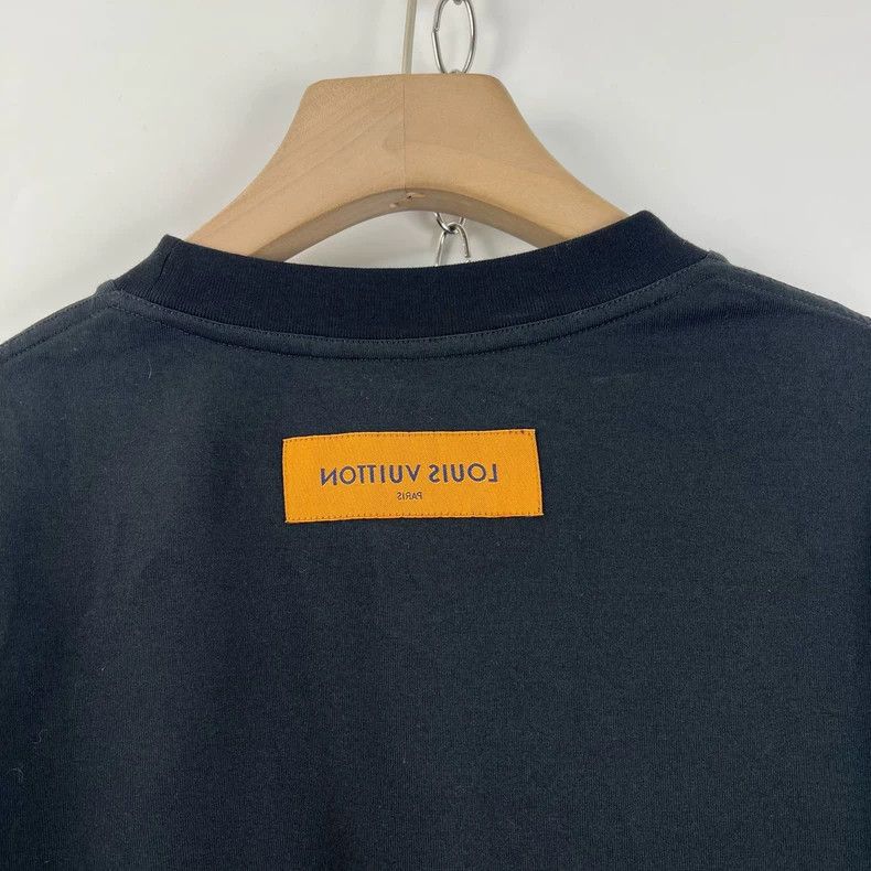 Louis Vuitton Louis Vuitton Black chest embossed logo short sleeve Size US M / EU 48-50 / 2 - 6 Thumbnail