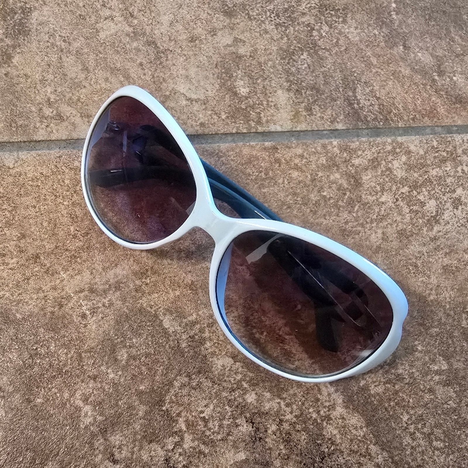 Other White Teal Blue Oversized Sunglasses Size ONE SIZE - 4 Thumbnail