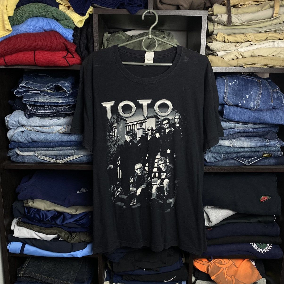 Band Tees Vintage Toto Big Graphic logo 2012 Rock band tee size L Size US L / EU 52-54 / 3 - 1 Thumbnail