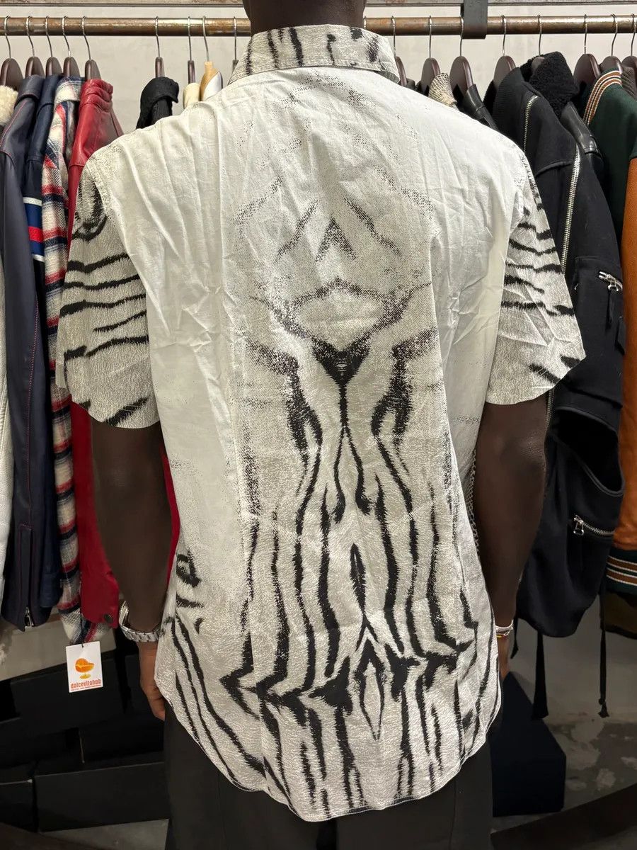 Just Cavalli 2000s Cavalli Black & White Safari Savage Zebra Short Sleeves Shirt Size US M / EU 48-50 / 2 - 3 Thumbnail