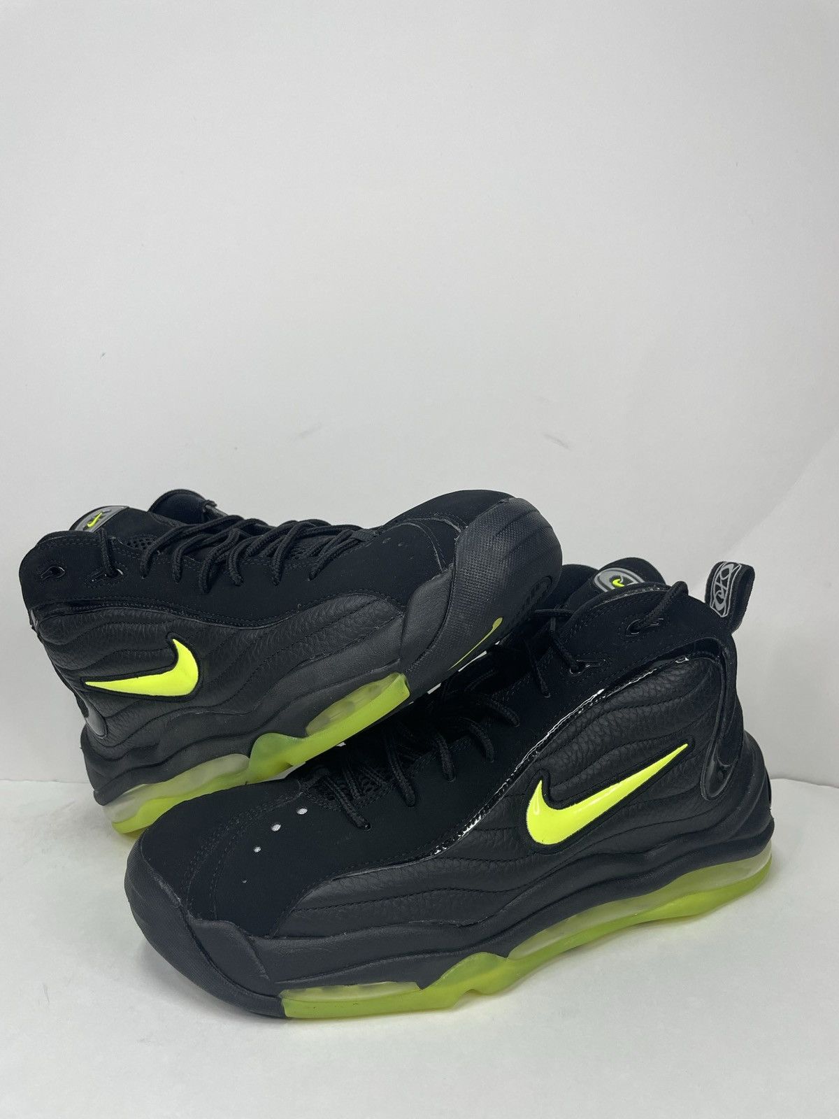 Air total max uptempo black volt hotsell