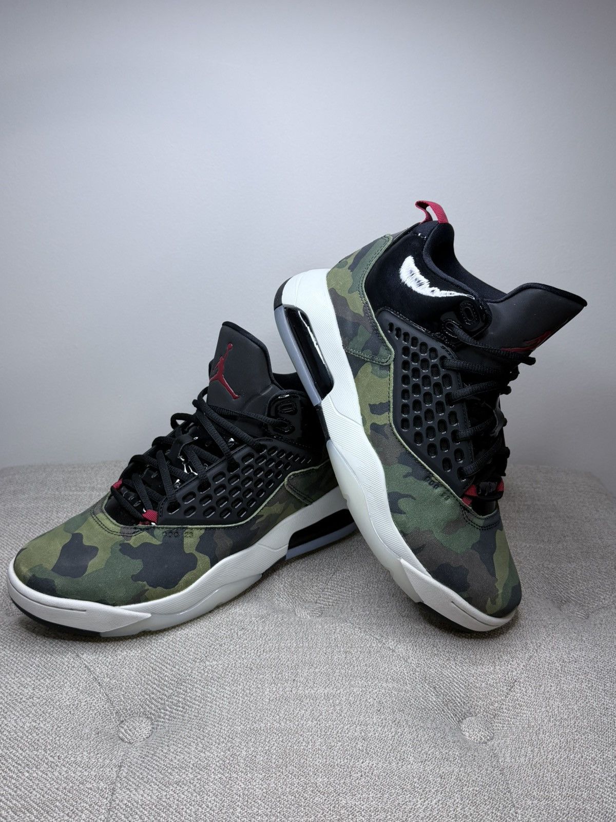 Jordan Brand Jordan Maxin 200 Men's BasketballShoes Black/CamoCD6107 200 Size US 9 / EU 42 - 1 Thumbnail
