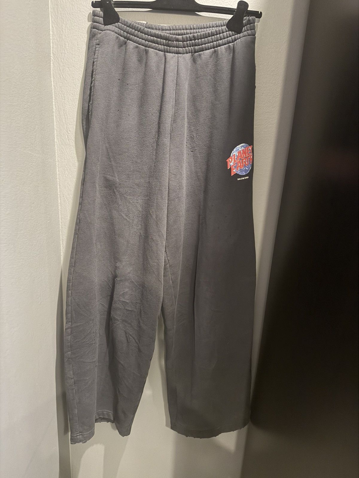 Balenciaga Balenciaga Planet Earth SweatPants Size US 30 / EU 46 - 1 Thumbnail