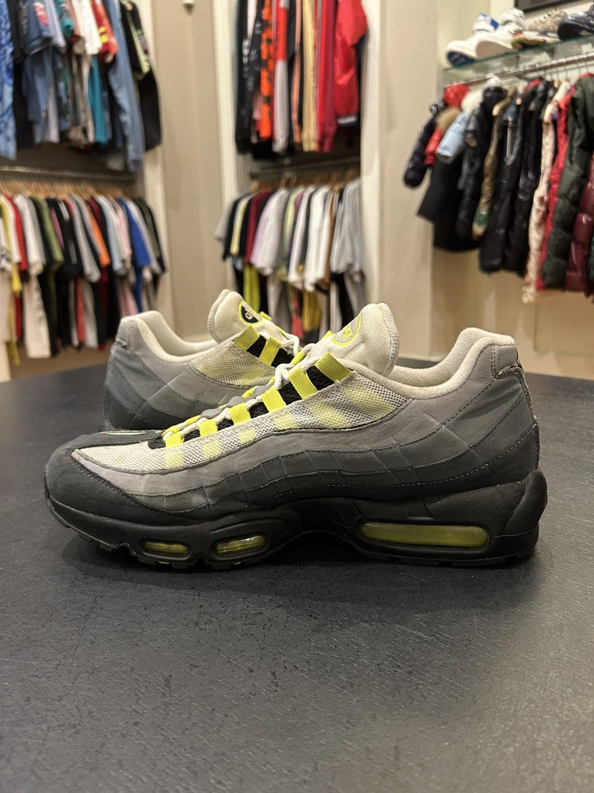 Nike Nike Air Max 95 SE Neon Size US 12 / EU 45 - 4 Thumbnail