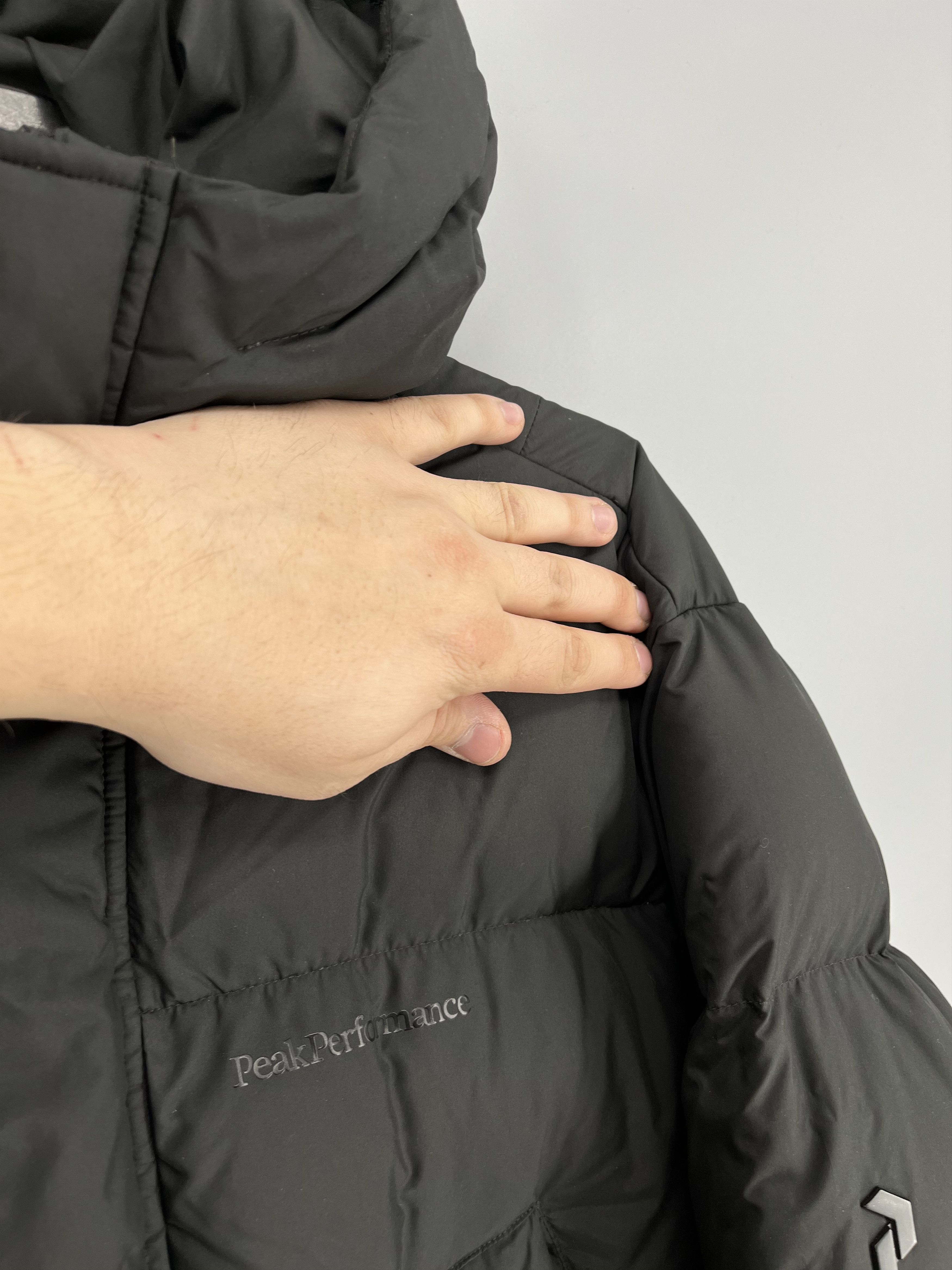 Peak Performance Peak Performance Men's Duck Down Puffer Jacket Black Hooded Size US XL / EU 56 / 4 - 4 Thumbnail