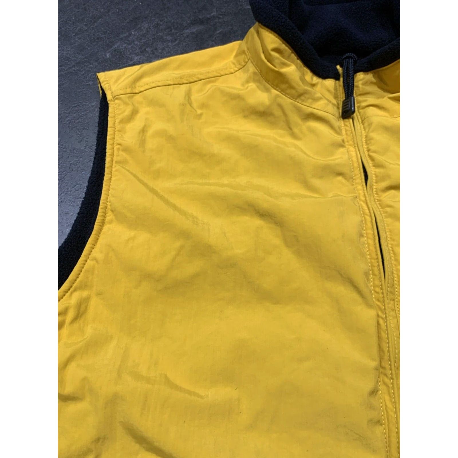 Izod IZOD Mens Reversible Black & Yellow Fleece Zip Up Vest, Size Large, Outdoor Size US L / EU 52-54 / 3 - 5 Thumbnail