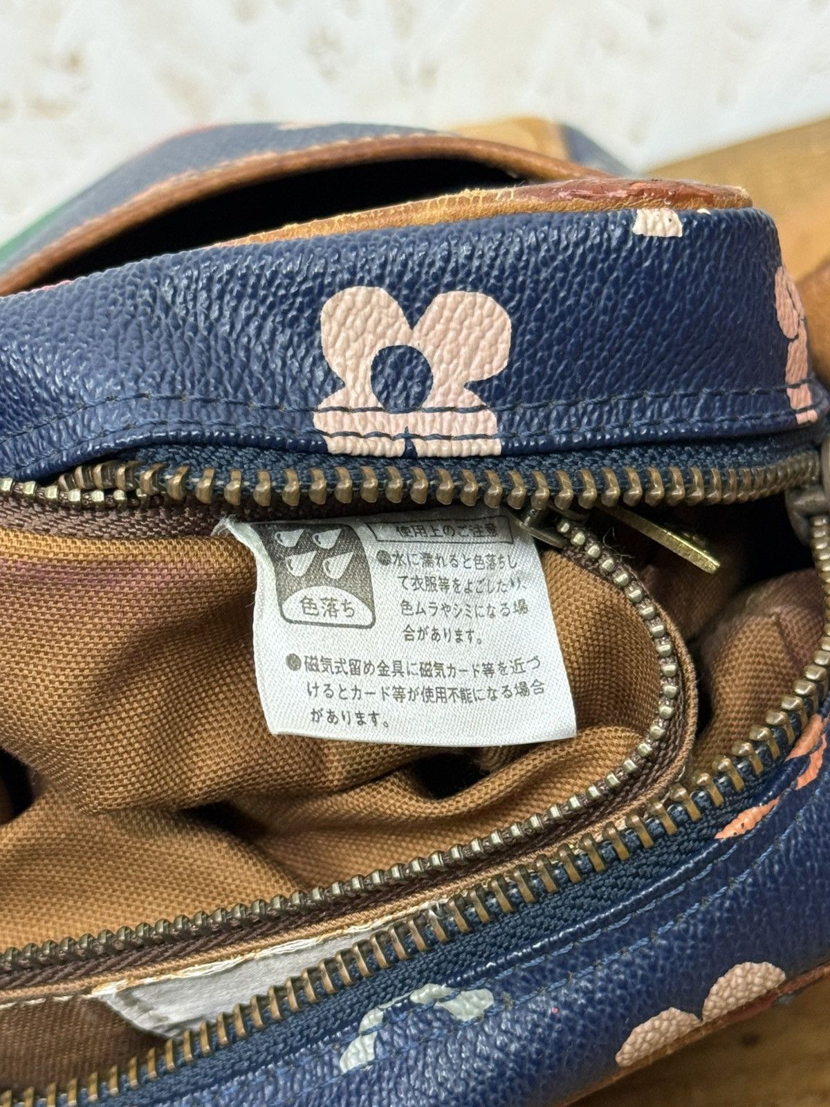 Vivienne Westwood Vivienne Westwood Gold Label Monogram Crossbody Shoulder Bag Size ONE SIZE - 16 Thumbnail
