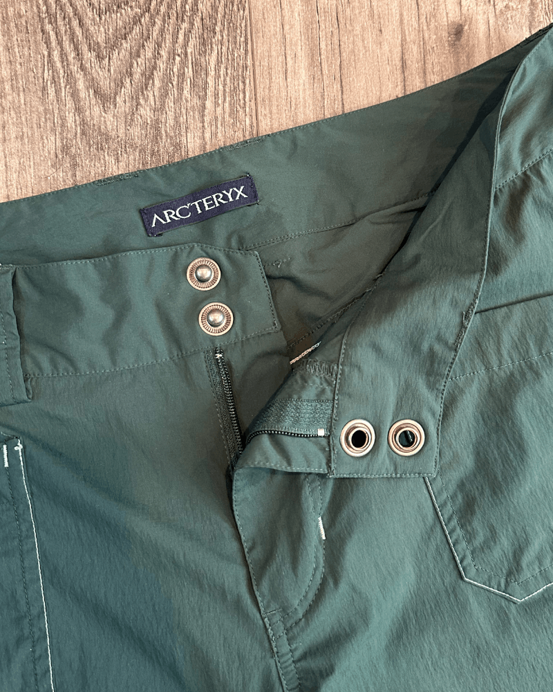 Arc'teryx Arc'teryx Women's Long Green Bermuda Cargo Shorts - 12 (32) Size 32" / US 10 / IT 46 - 5 Thumbnail