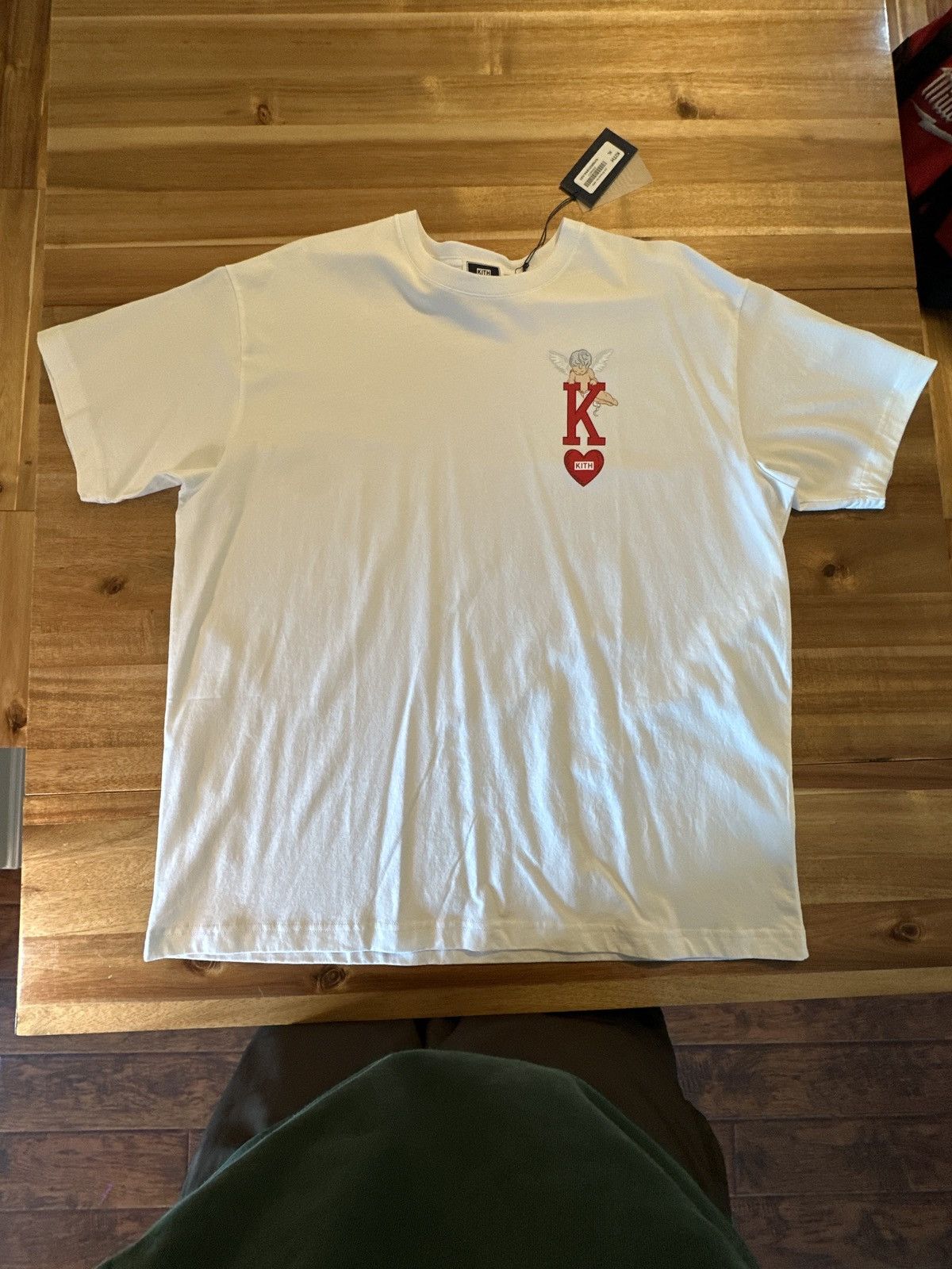 BRAND NEW KITH OF HEARTS TEE SIZE XL
