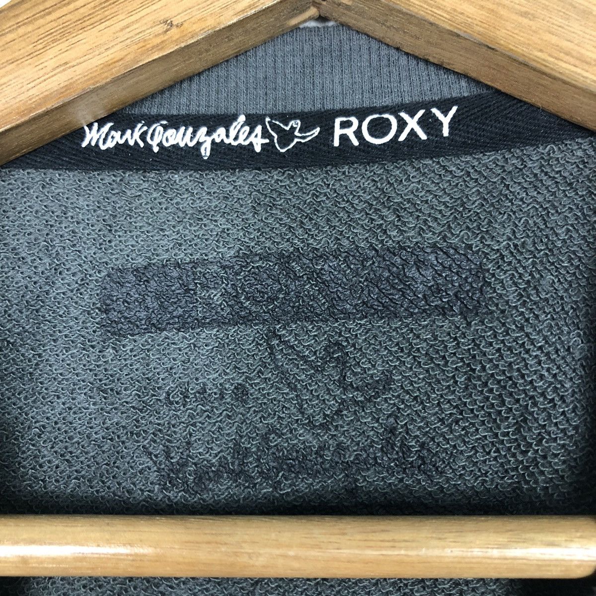 Japanese Brand × Vintage 📌Vintage Sweatshirt Roxy X Mark Gonzales Big Logo Design Size US M / EU 48-50 / 2 - 14 Thumbnail