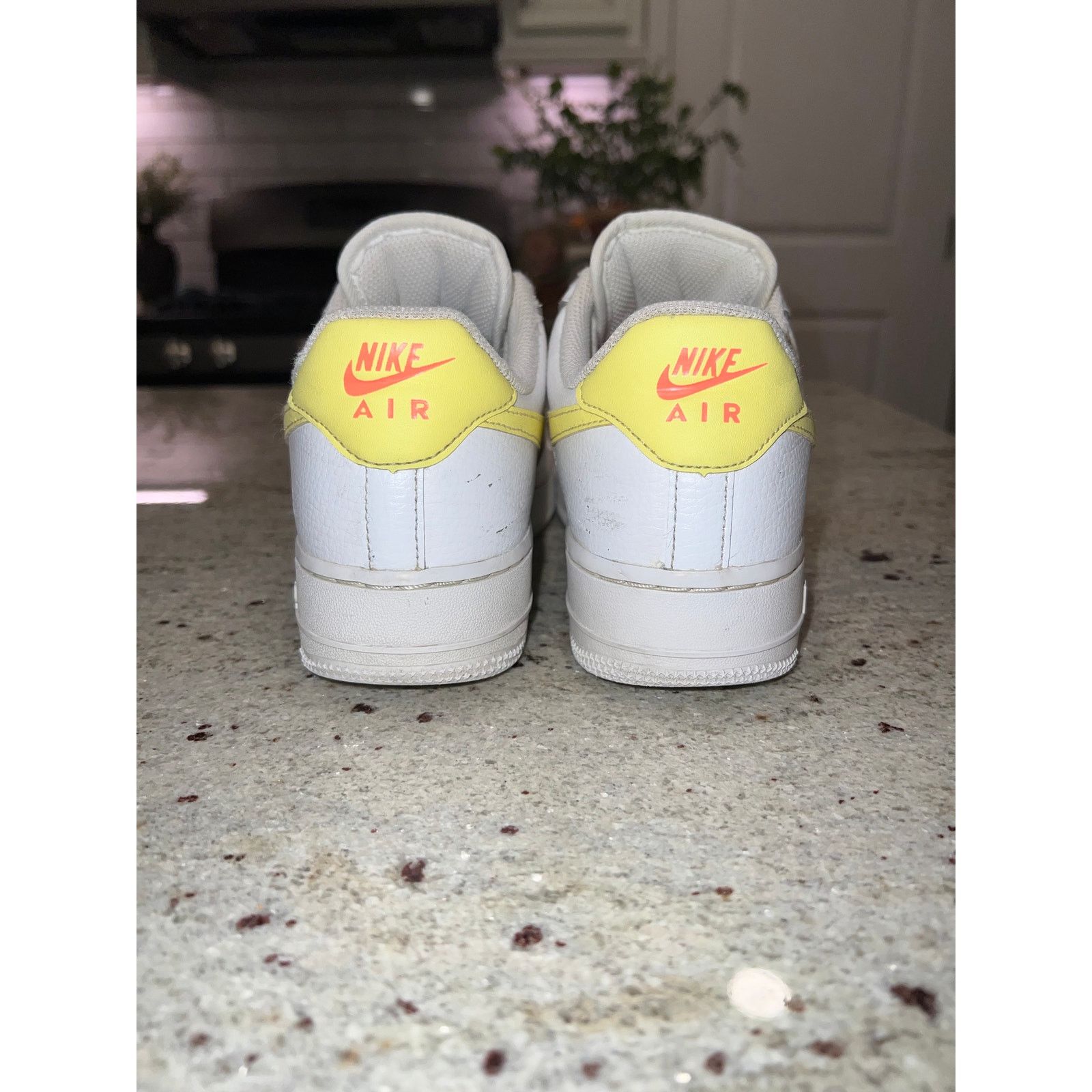 Nike Nike Air Force 1 Low '07 White Citron Size Women’s 7.5 Size US 7.5 / IT 37.5 - 4 Thumbnail