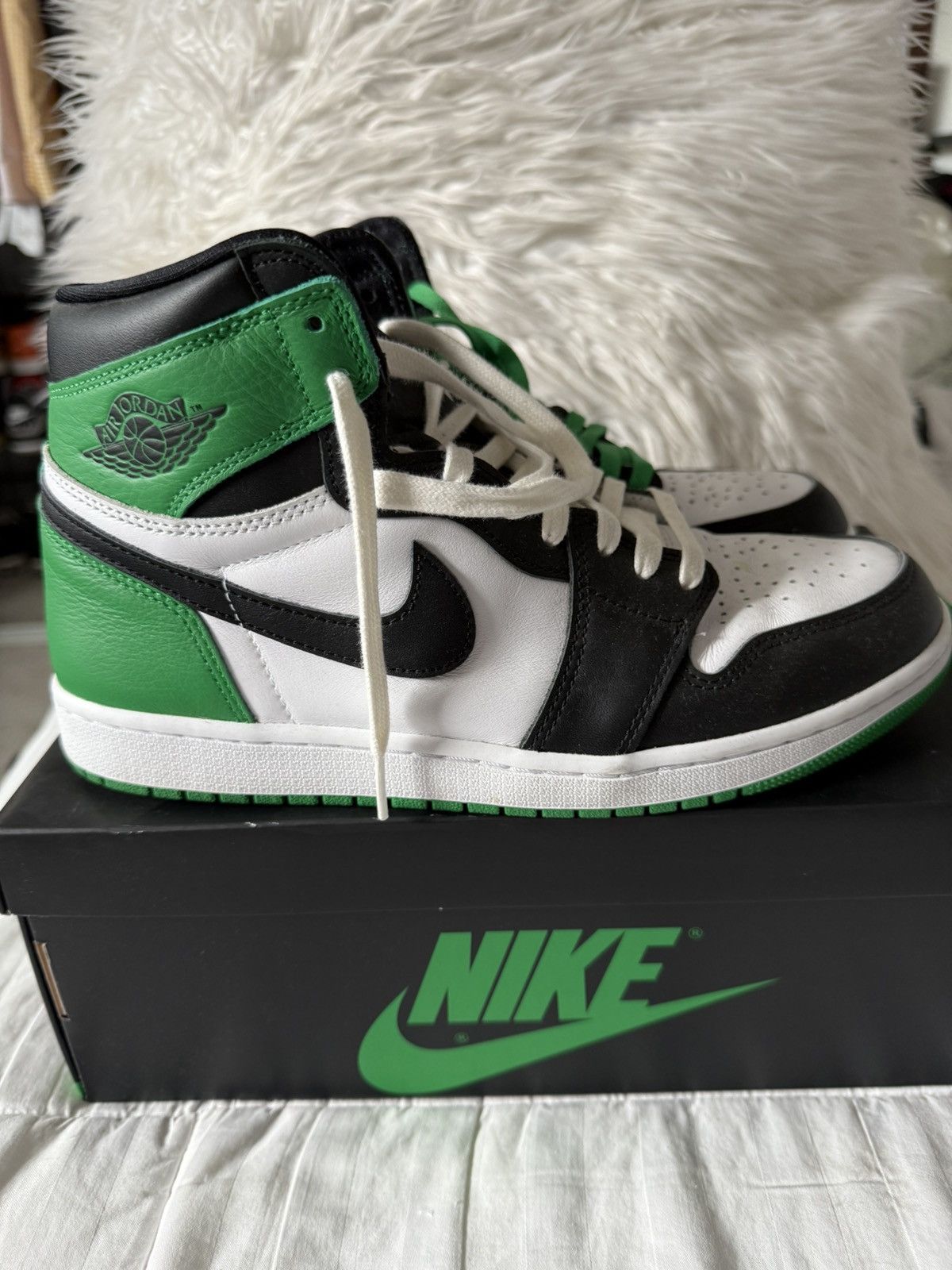 Nike Air Jordan 1 Retro OG High Lucky Green Size US 10 / EU 43 - 4 Thumbnail