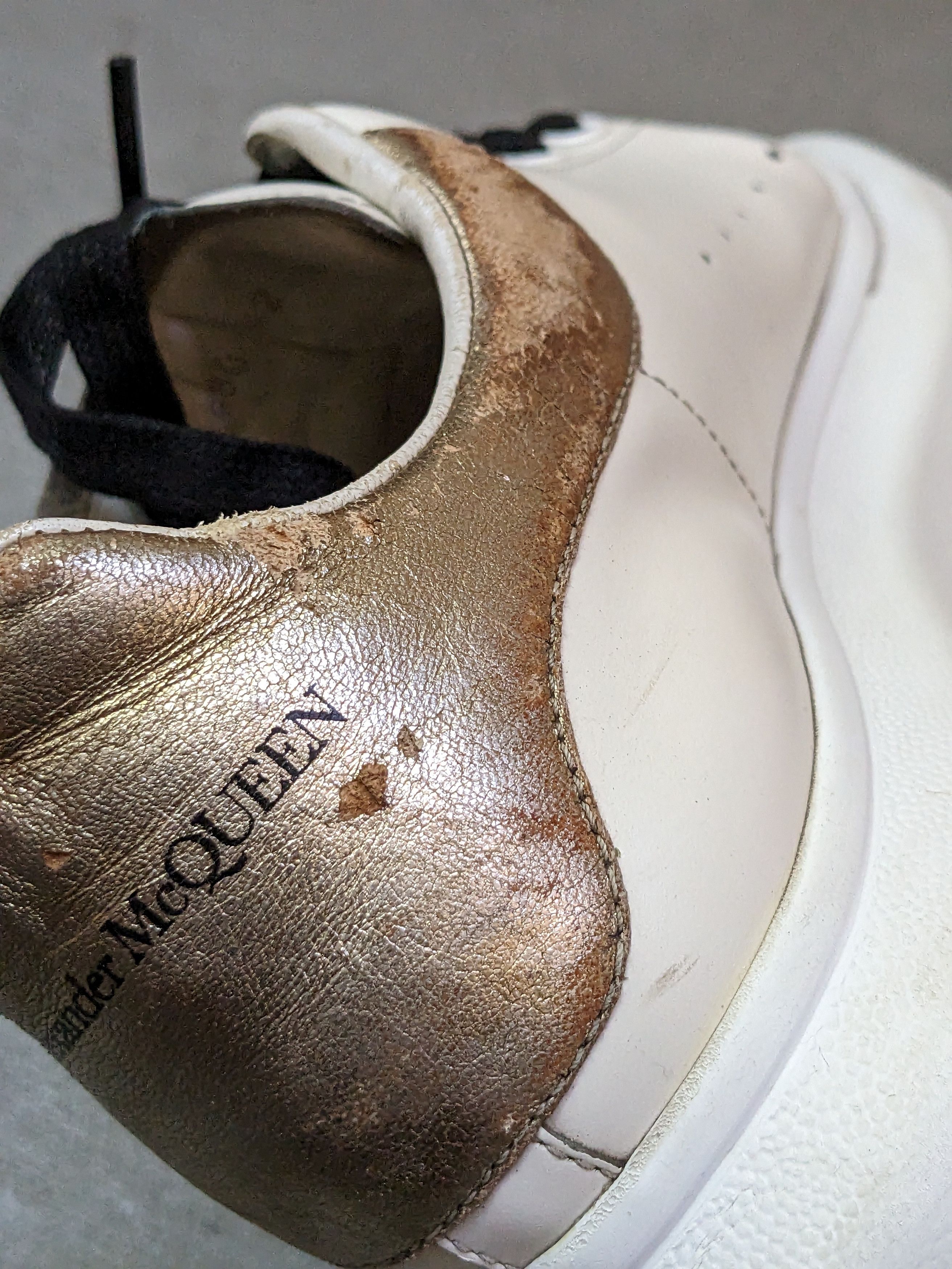 Alexander McQueen Alexander McQueen Larry Oversized Sneakers 9 42 White Gold Size US 9 / EU 42 - 18 Thumbnail
