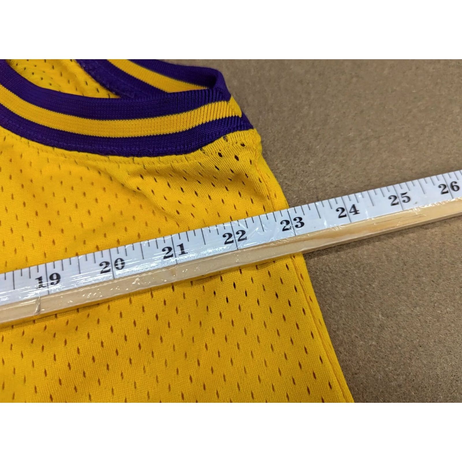 Champion VINTAGE Champion NBA KAREEM ABDUL-JABBAR HWC Basketball Jersey Los Angeles Lakers XL Shirt Men Yellow Size US XL / EU 56 / 4 - 4 Thumbnail