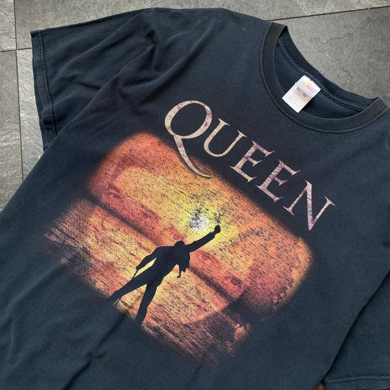 Band Tees × Vintage Vintage queen big logo rare tee shirts Size US XL / EU 56 / 4 - 2 Thumbnail