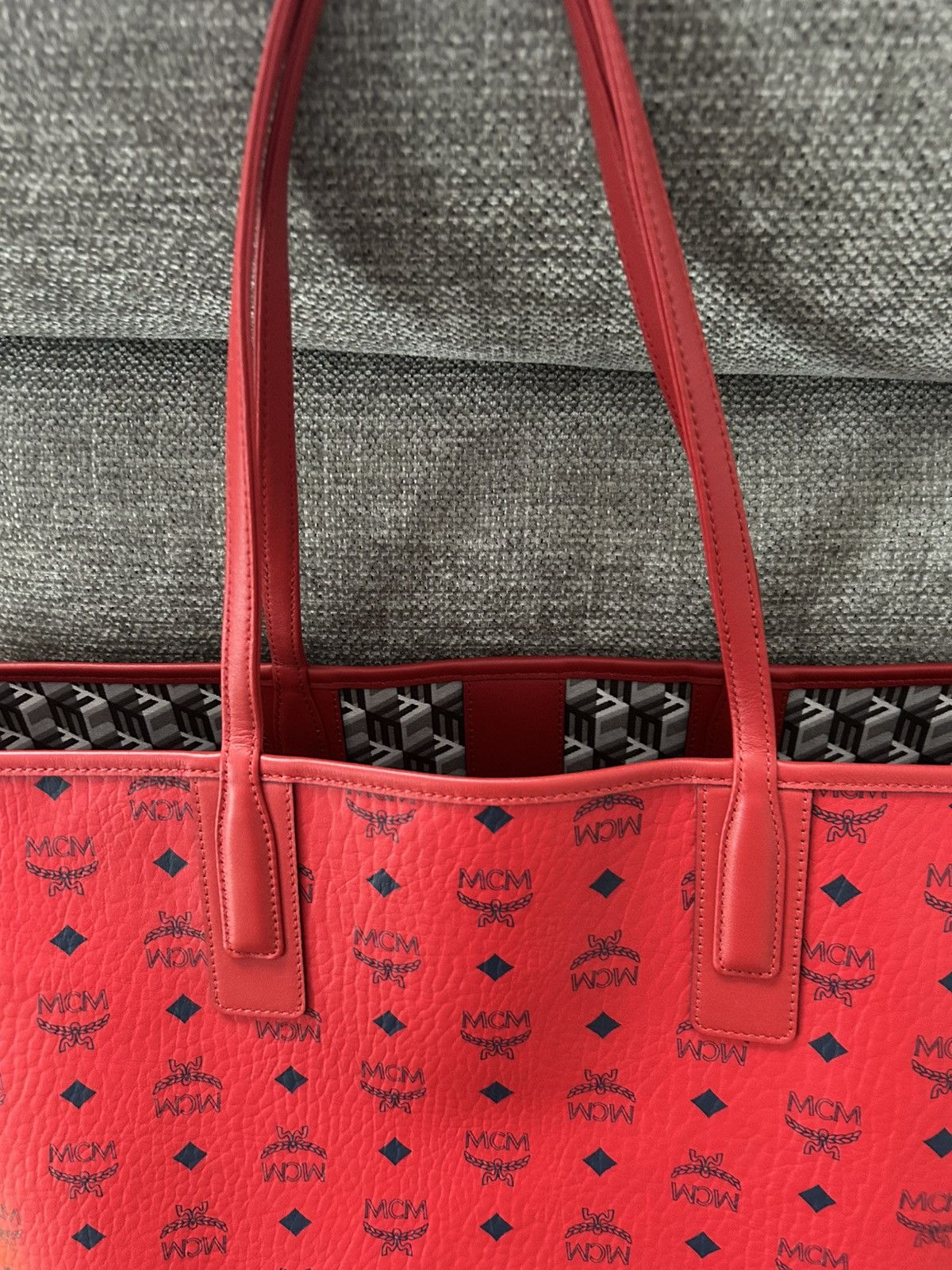 MCM Large Liz Reversible Shopper - Candy Red Size ONE SIZE - 10 Thumbnail