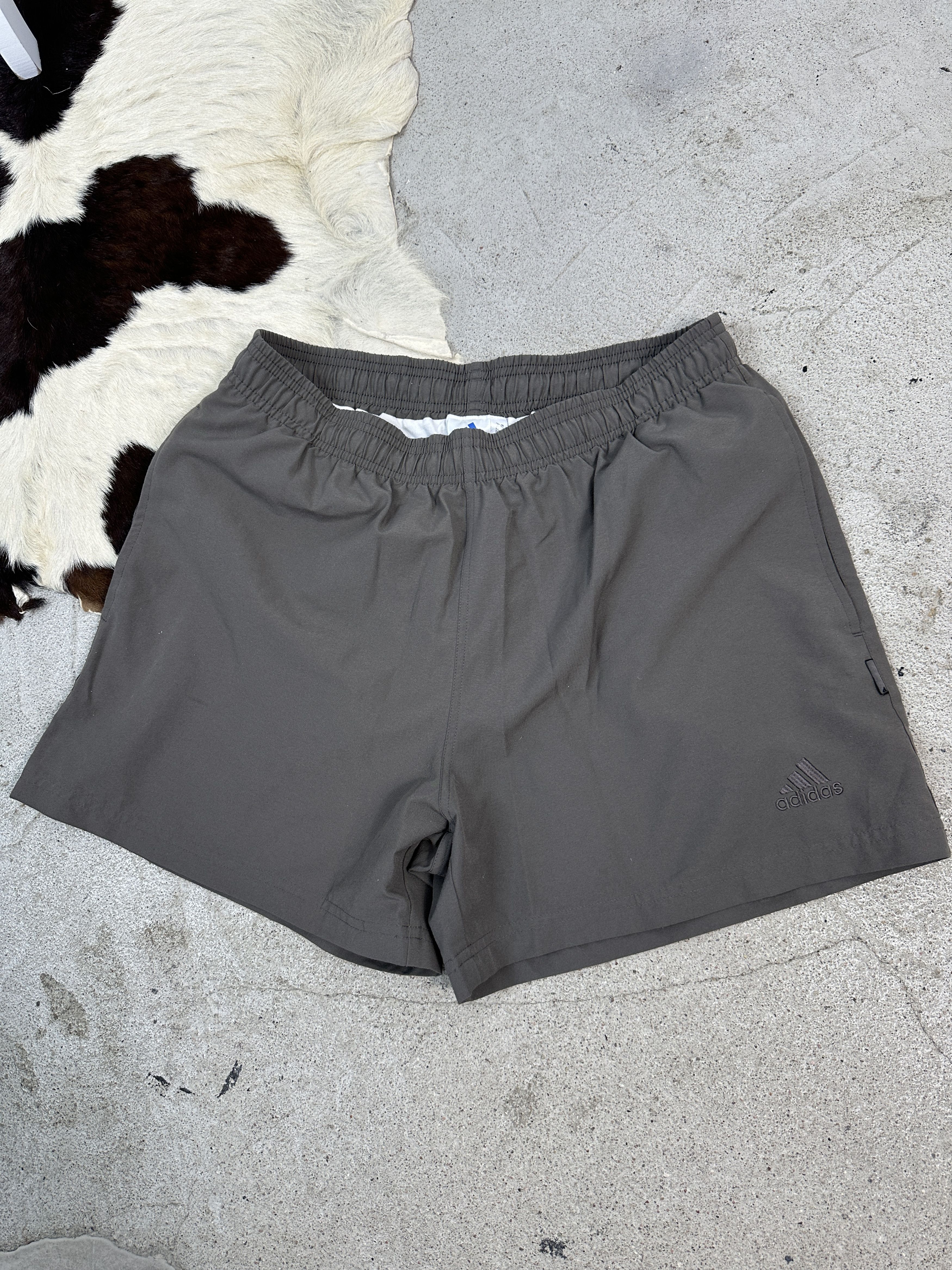 Adidas × Vintage Vintage Y2K Streetwear Sportswear Active Adidas Shorts Size US 38 / EU 54 - 1 Thumbnail