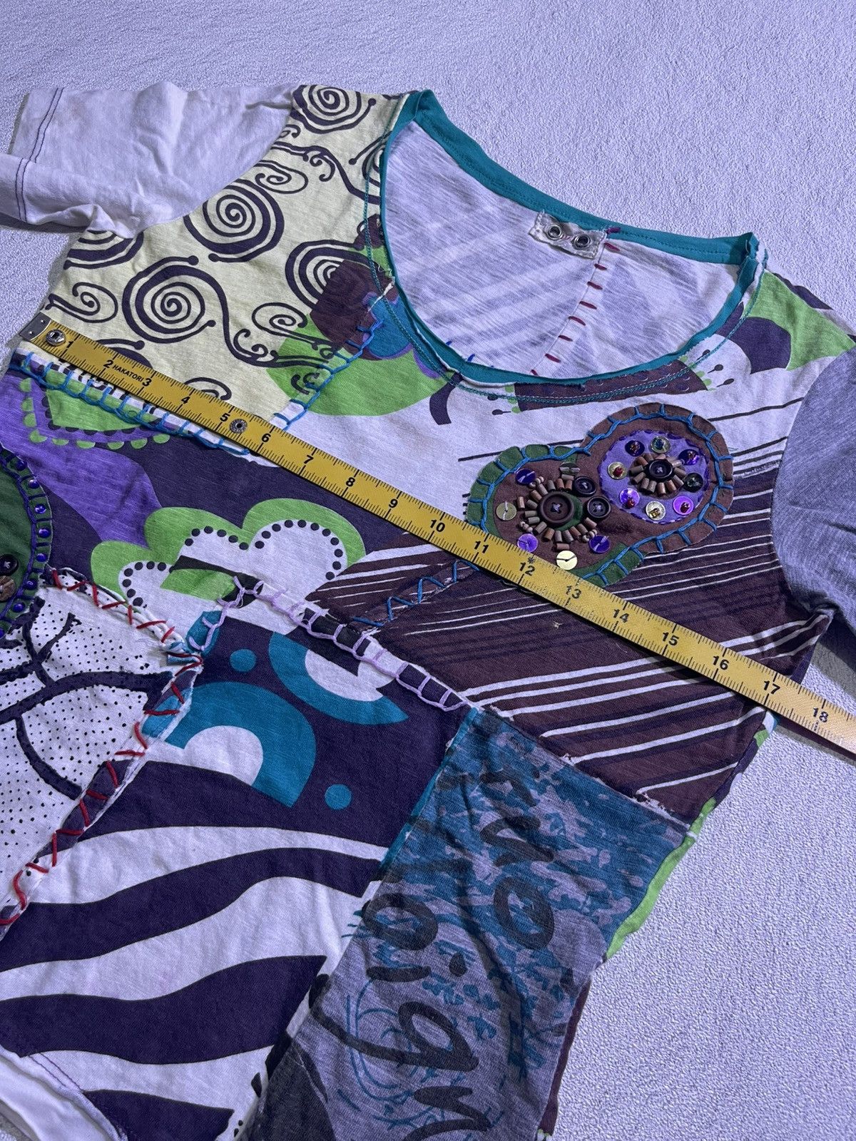 Japanese Brand Y2K APAISER women's short tshirt with embroidery motif rare Size S / US 4 / IT 40 - 11 Thumbnail