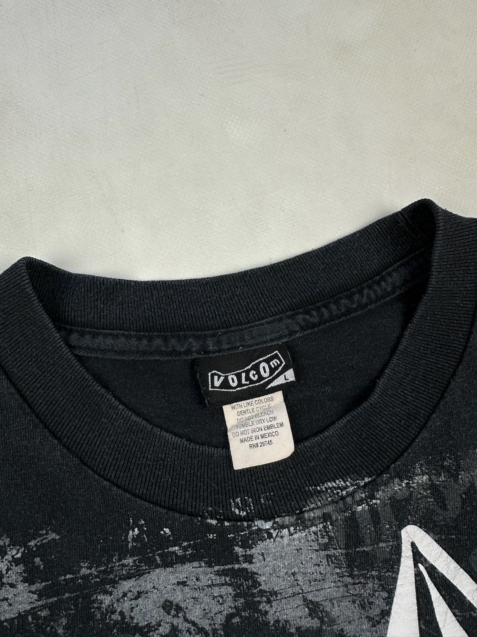 Volcom VINTAGE VOLCOM TEE ART SKATEWEAR ABSTRACT Y2K 90s Size US L / EU 52-54 / 3 - 2 Thumbnail