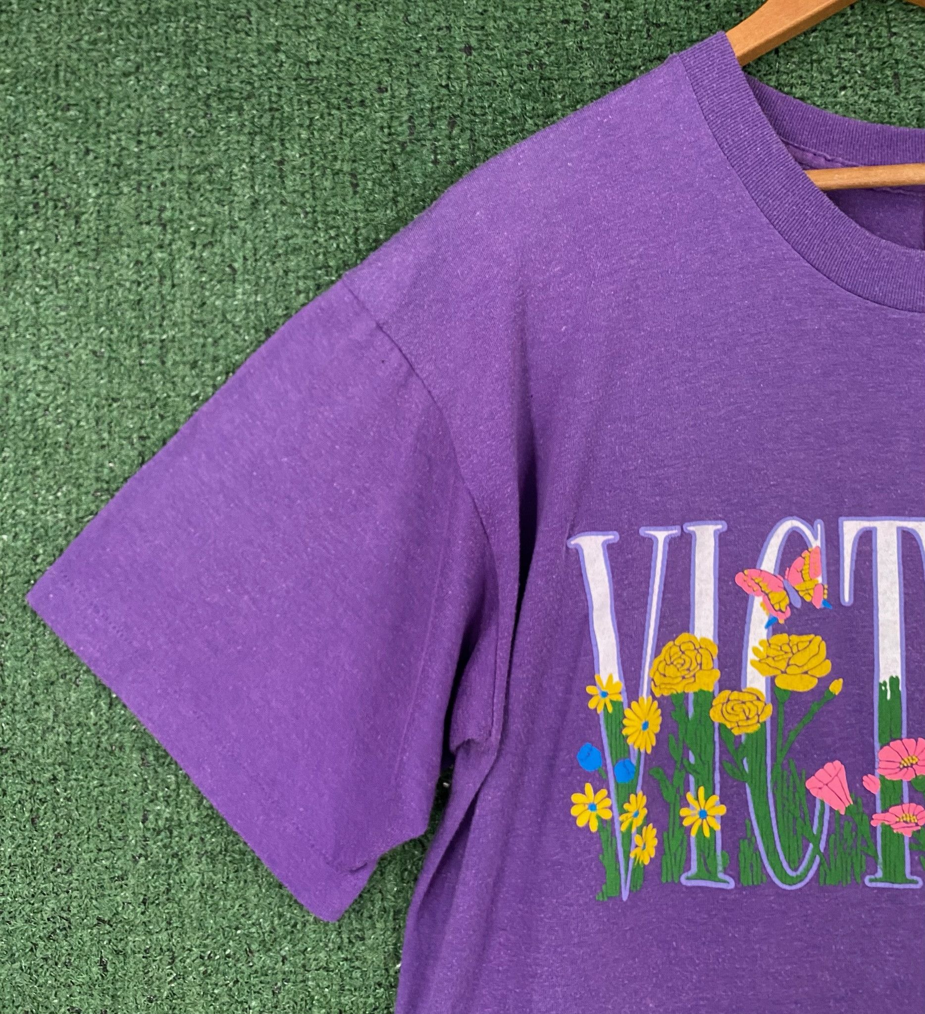 Vintage 80’s Victoria Canada Floral Butterflies Purple T-Shirt Large Size L / US 10 / IT 46 - 5 Thumbnail