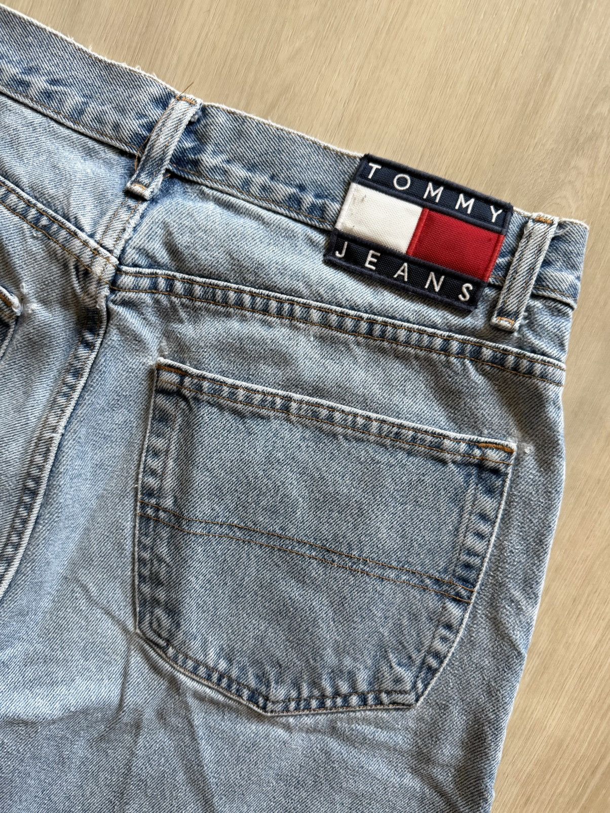 Tommy Hilfiger Vintage 90s Tommy Hilfiger Denim Jean Shorts Flag Patch Sz34 Size US 34 / EU 50 - 2 Thumbnail