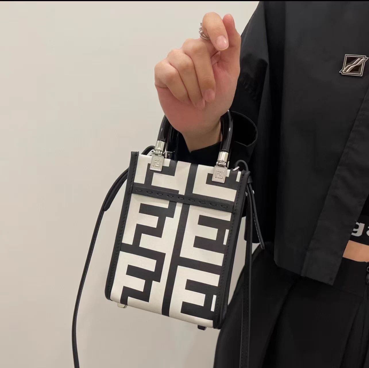 Fendi Fendi Black & White Monogram Tote Bag Size ONE SIZE - 7 Thumbnail