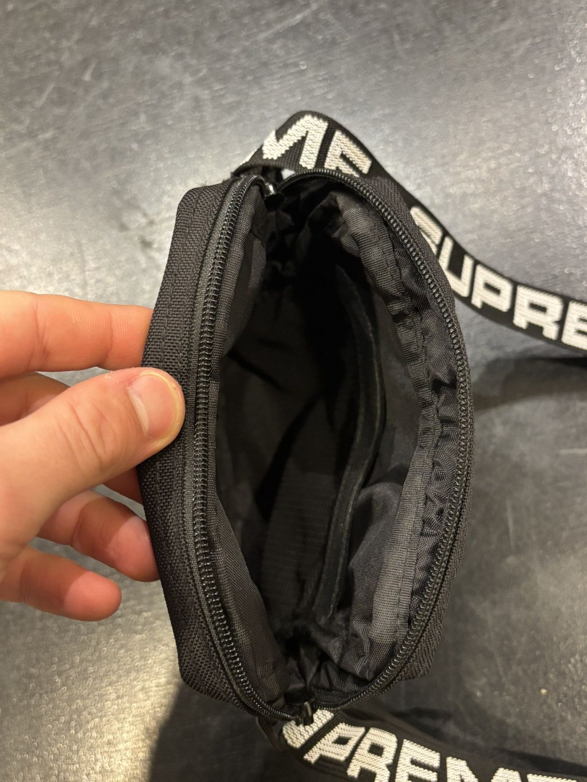 Supreme Supreme Logo Side Bag - Black Size ONE SIZE - 3 Thumbnail