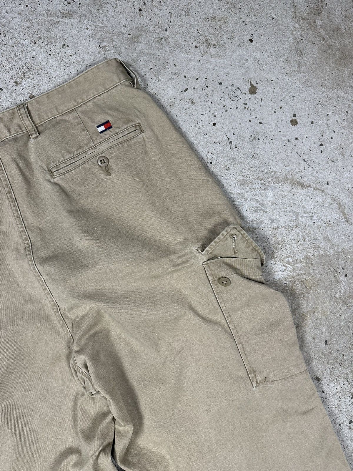 Tommy Hilfiger × Vintage Vintage Y2K Tommy Hilfiger Beige Baggy Cargo Pants Size US 33 - 14 Thumbnail