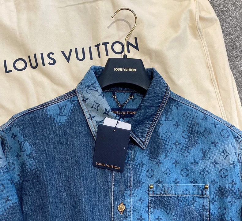 Louis Vuitton Louis Vuitton Blue printed denim short sleeve jacket 2503-N Size US S / EU 44-46 / 1 - 3 Thumbnail