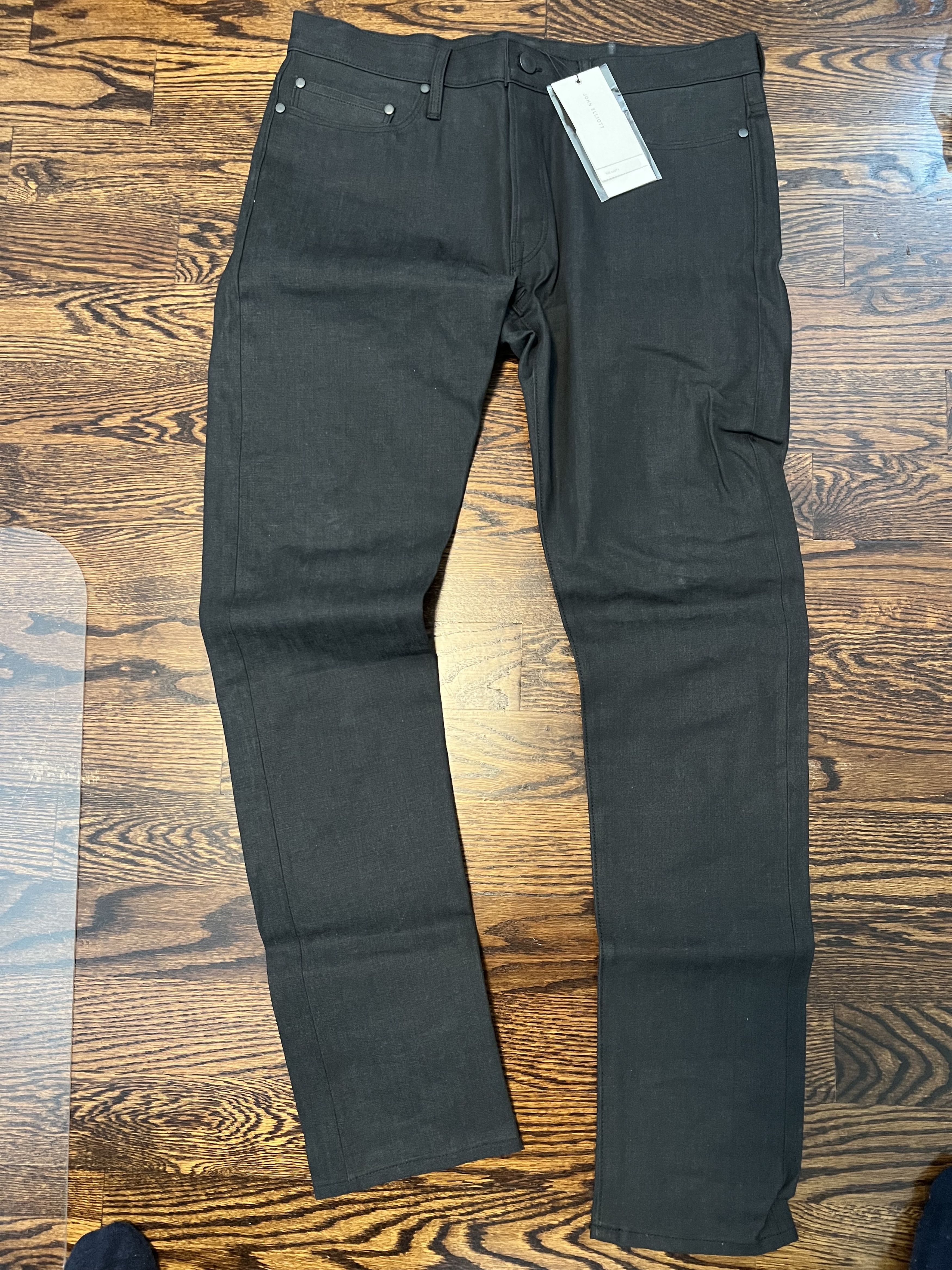 Cast 1 - Onyx - Size 33