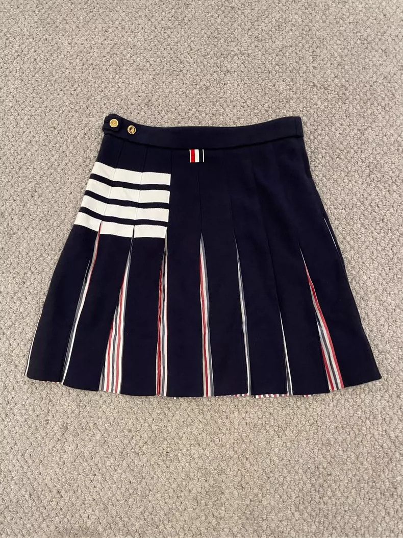 Thom Browne Thom Browne A pleated skirt Size 26" / US 2 / IT 38 - 4 Thumbnail