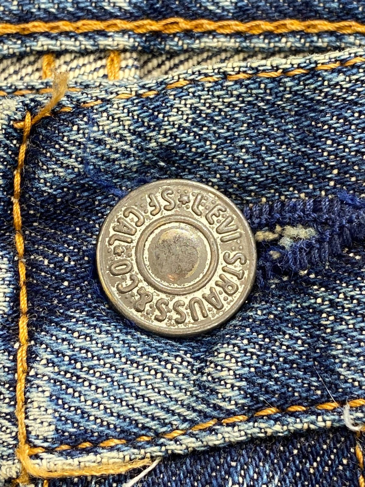 Levi's Levi’s Faded Blue Wash Whiskers Style Loose Jeans Size US 31 - 11 Thumbnail