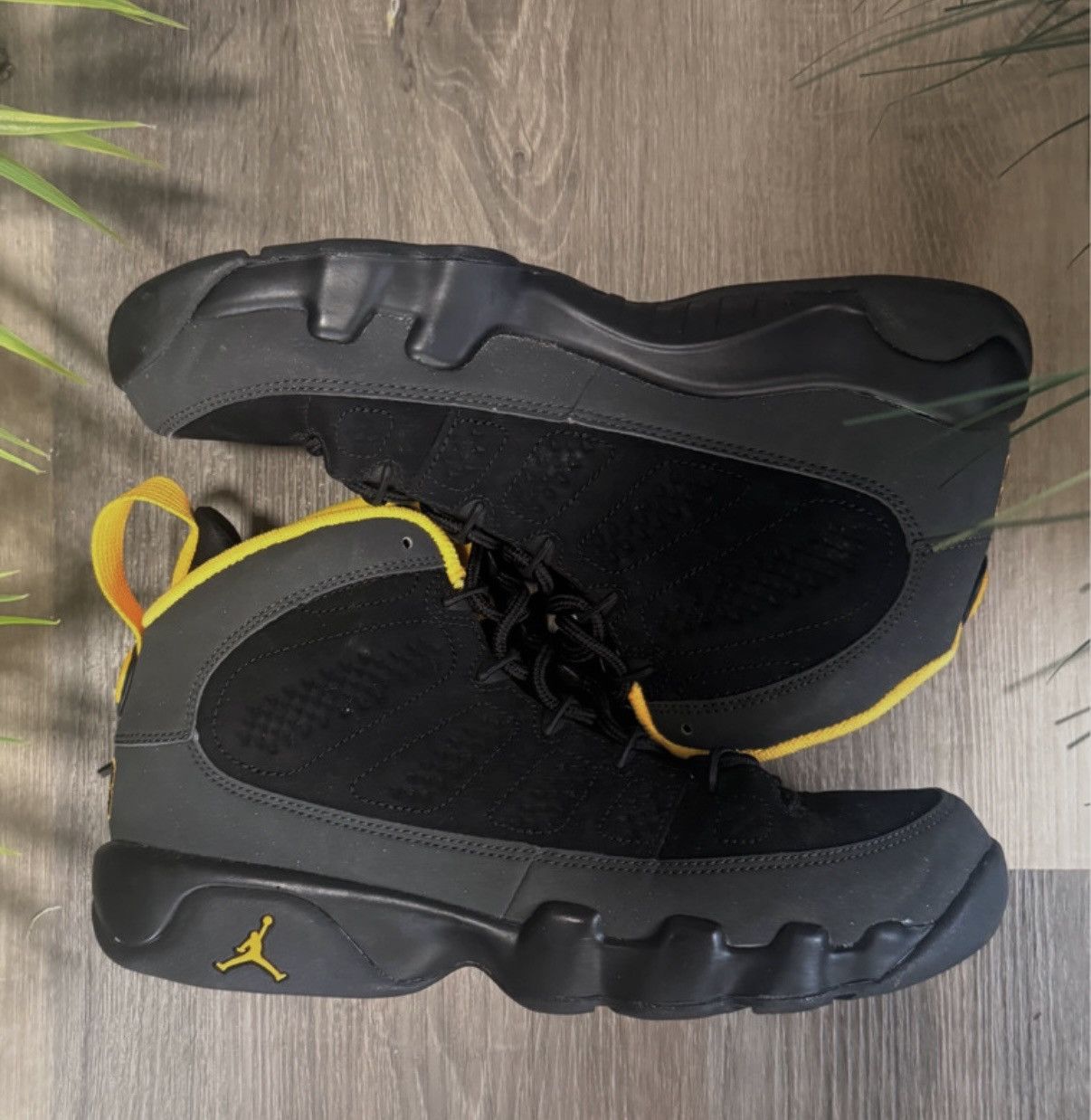 Nike Air Jordan Retro GS University Gold 302359-070 Youth