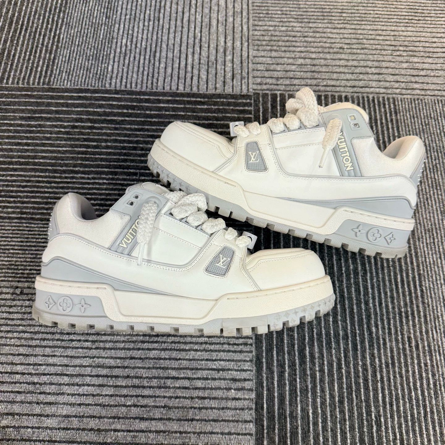 Louis Vuitton LV Trainer Maxi White/Grey 95 New 8 Size US 9 / EU 42 - 2 Thumbnail
