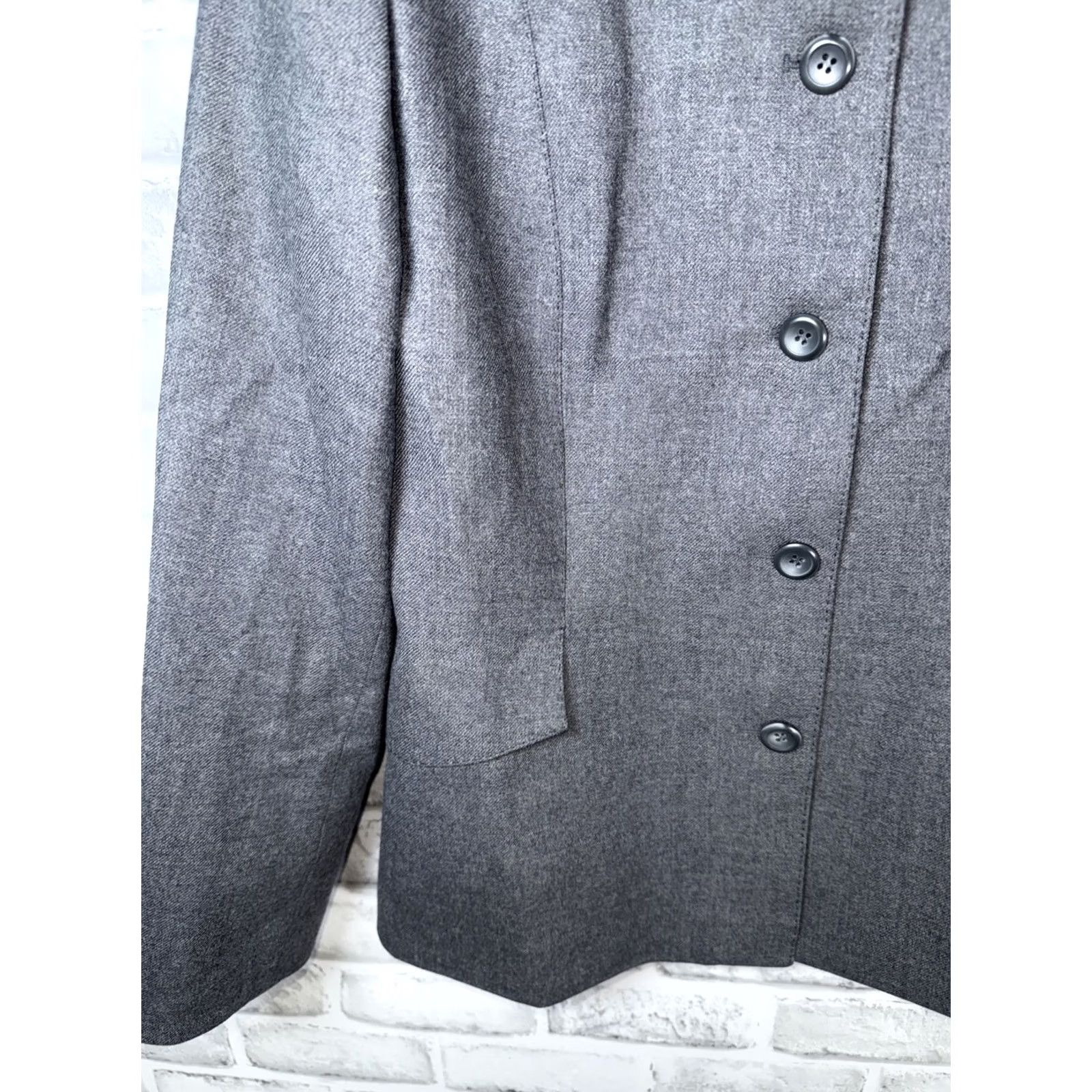 Pendleton Pendleton 100% Wool Gray Button Jacket Womens 10 Jacket Womens Gray 100% Wool Windbreaker Button Closure Regular Size 10 Mens? Womens Size L / US 10 / IT 46 - 5 Thumbnail