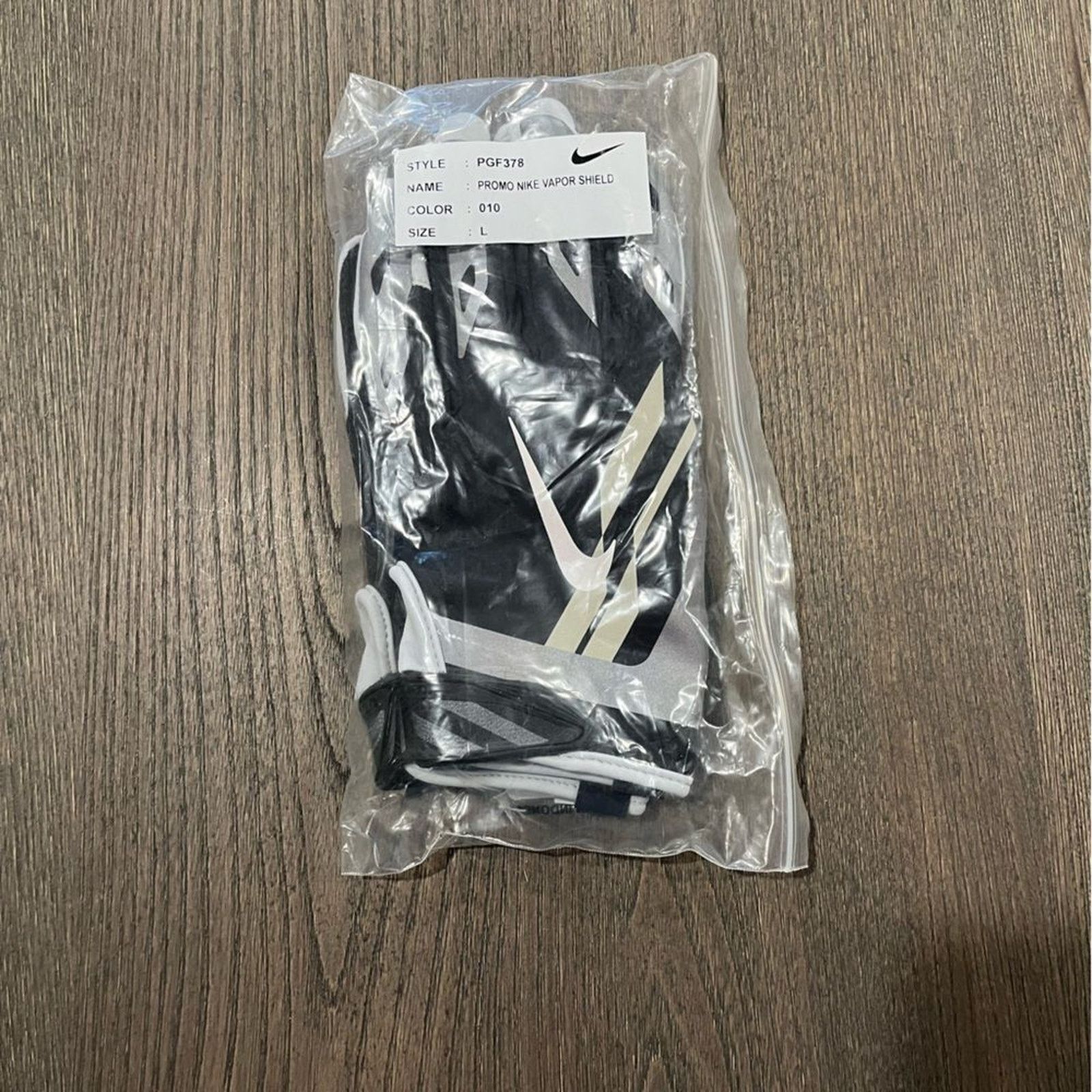 Nike NWT Nike Vapor Shield Football Receiver Gloves - Size L Size ONE SIZE - 7 Thumbnail
