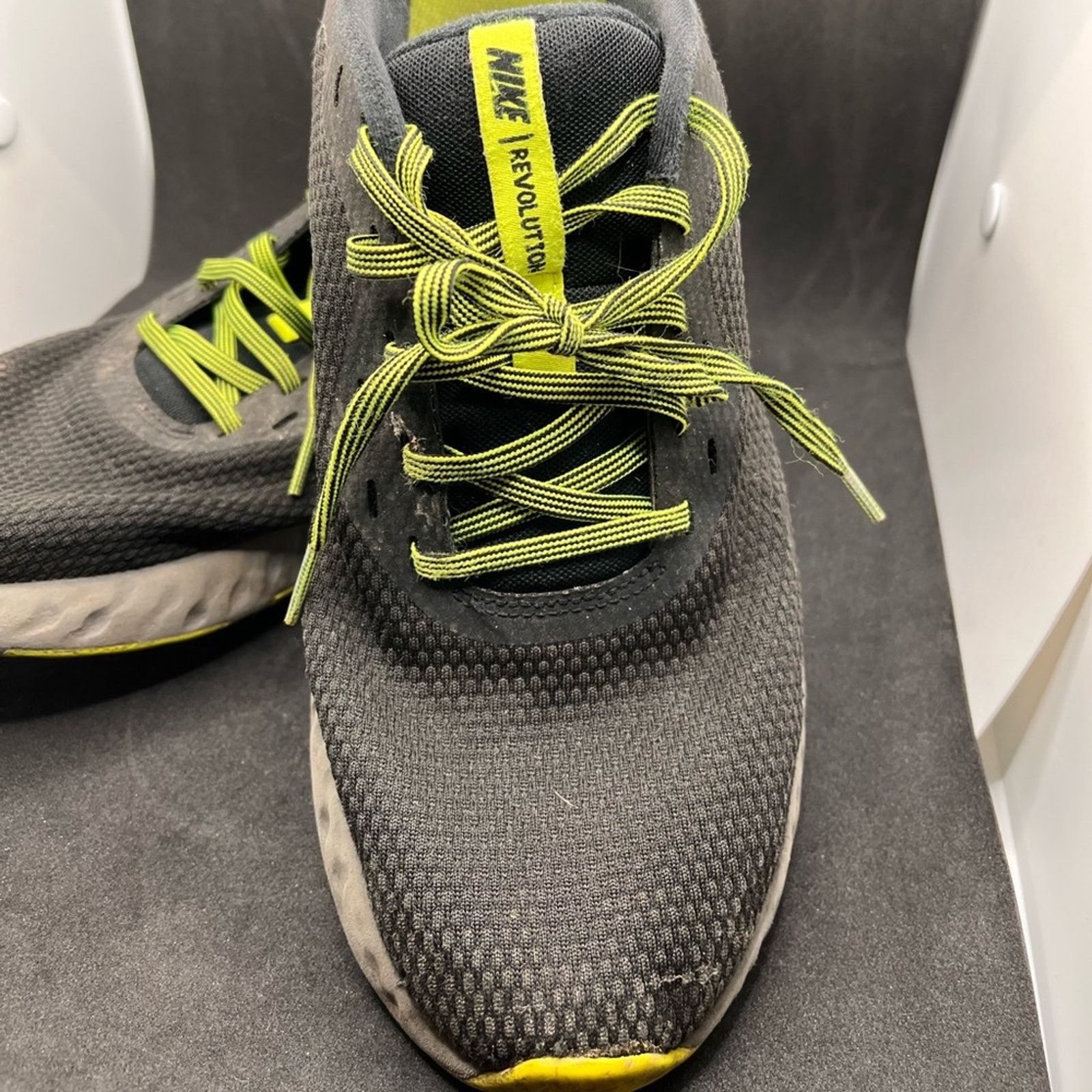 Nike Men’s Nike Revolution 5 black volt running shoes size 8 Size US 8 / EU 41 - 5 Thumbnail