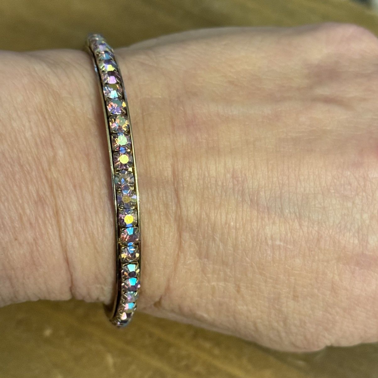 Other Gold tone Aurora Borealis crystal bangle bracelet Size ONE SIZE - 3 Thumbnail