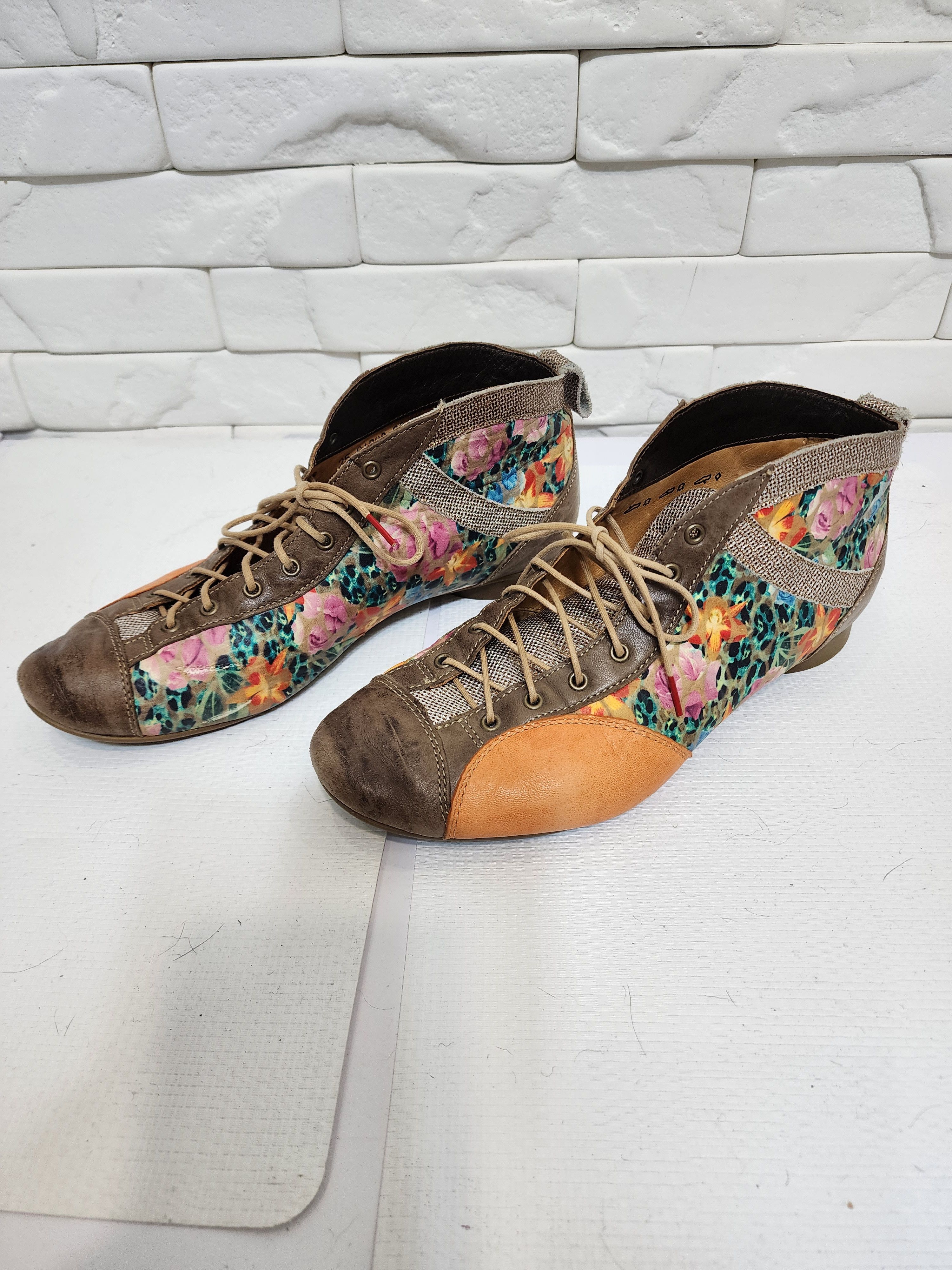 Other Brown Leather Boots: Women's Style Shoes, Size US 9 / IT 39 - 1 Thumbnail